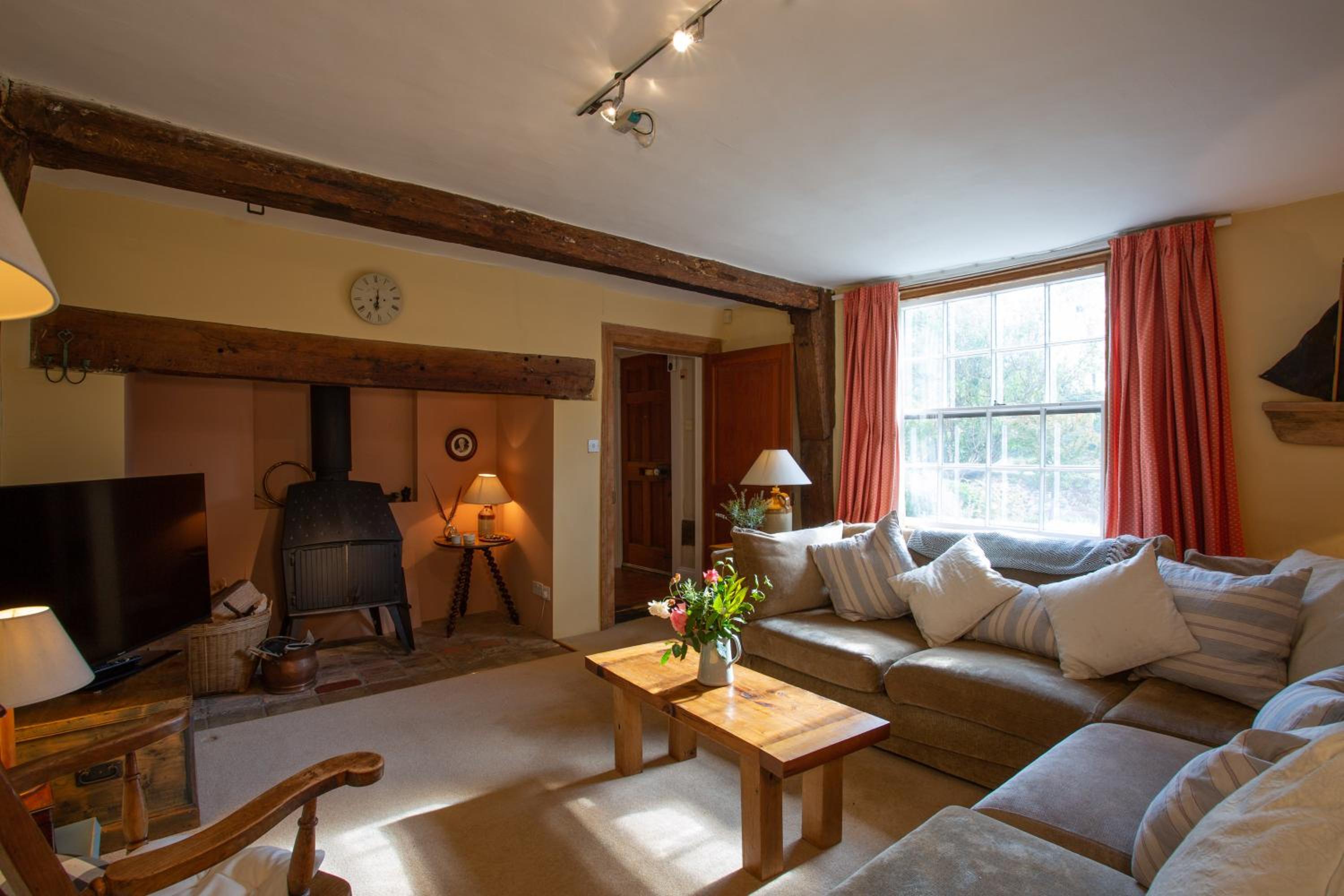 Pounce Hall -Stunning historic home in rural Essex view 3