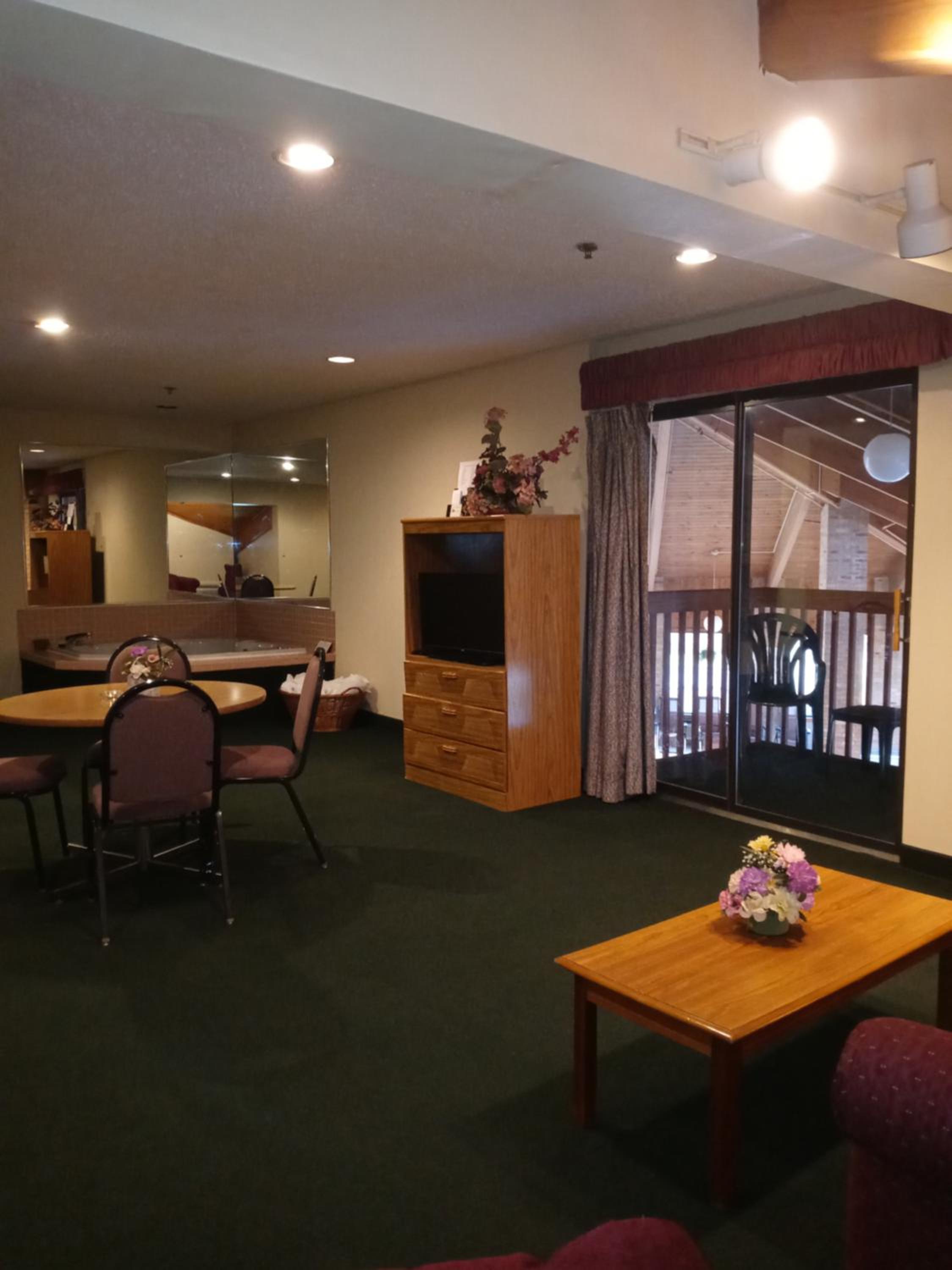 New Martinsville Inn view 4