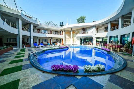 Varca Vacations - The Center Court Resort  Spa - Property Image 2