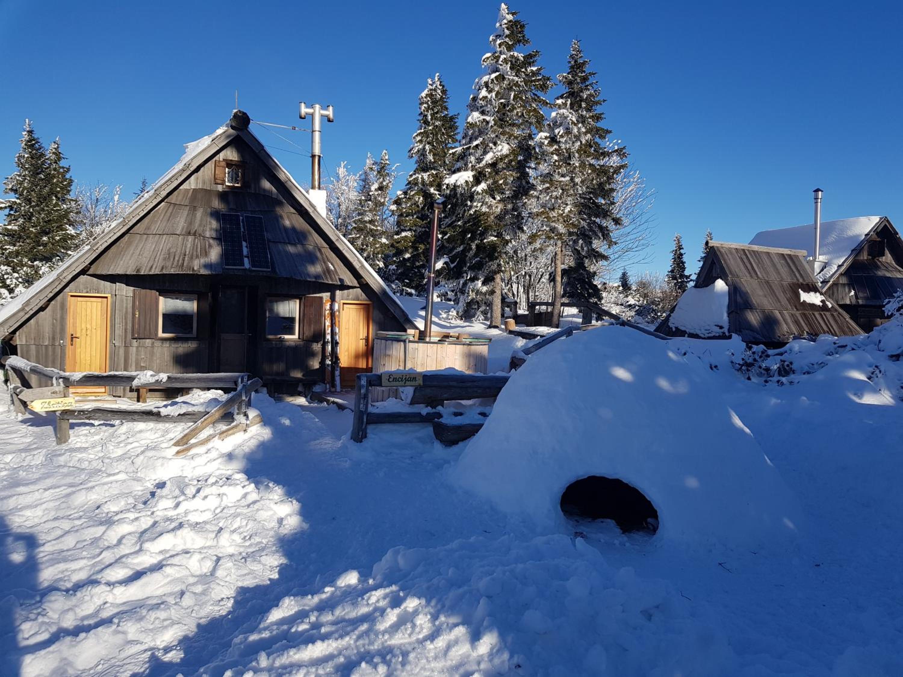Hotel Chalet Encijan - Velika planina - Image 1