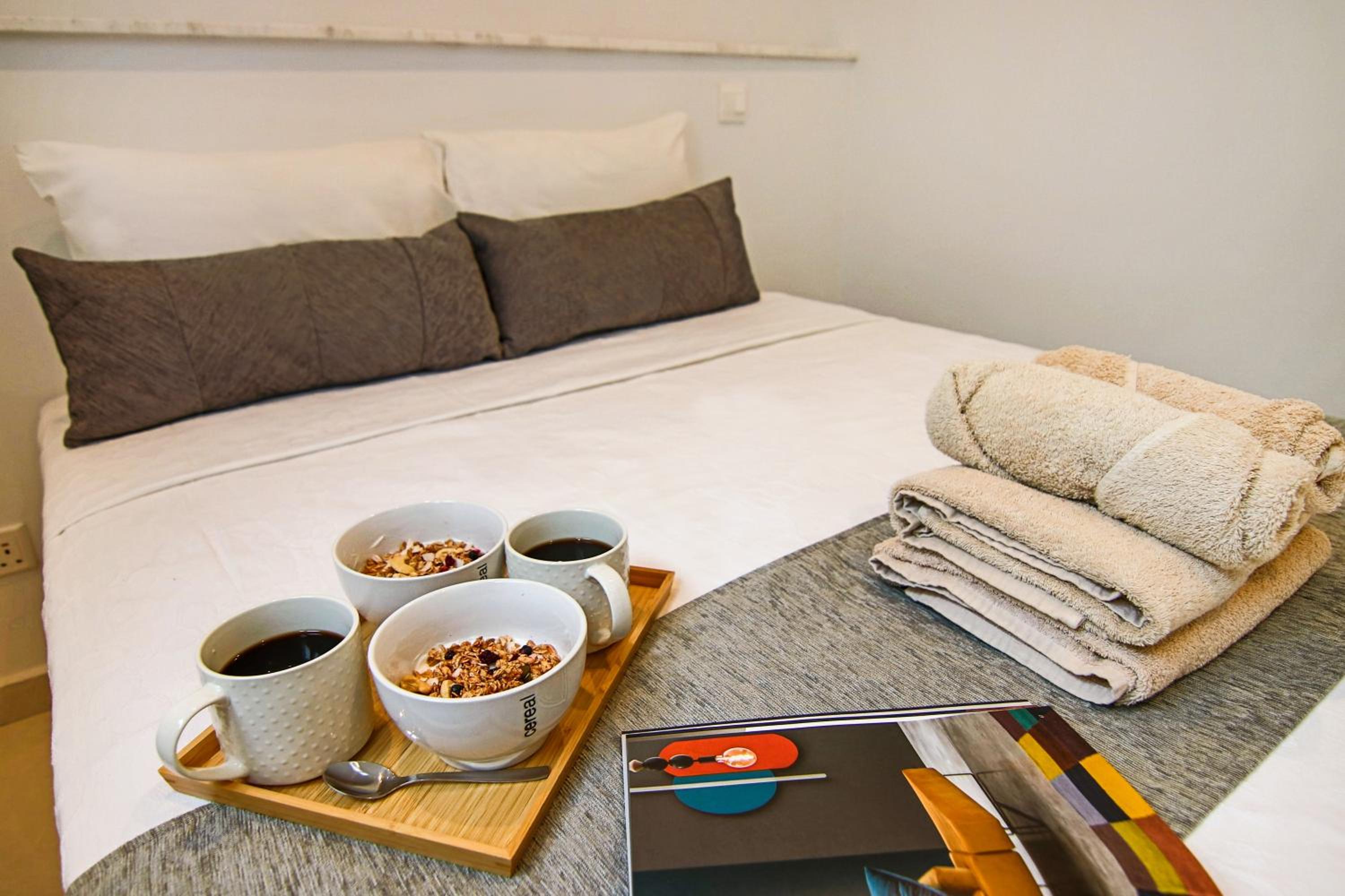 Phaedrus Living - Seaside Executive Flat Harbour 201 view 4