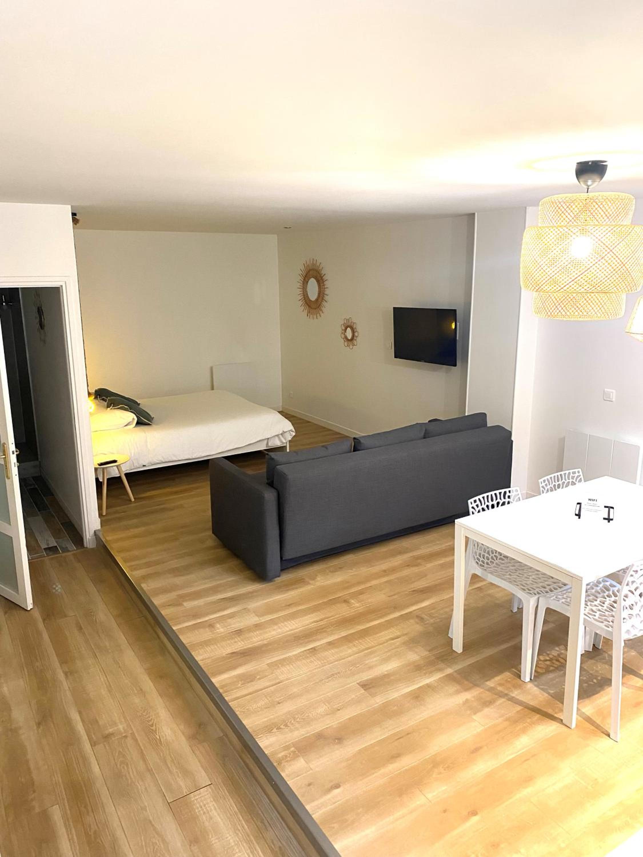 Suite 24