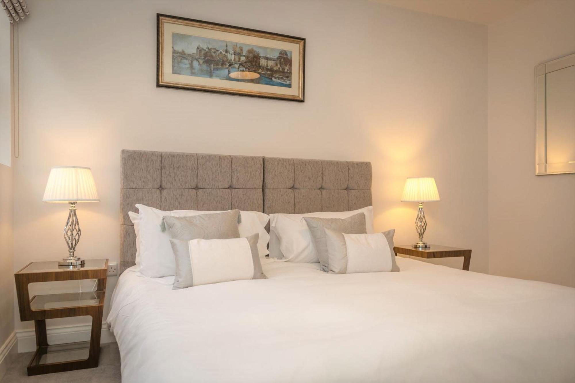 Ravelston Grange - stylish, spacious garden flat view 2