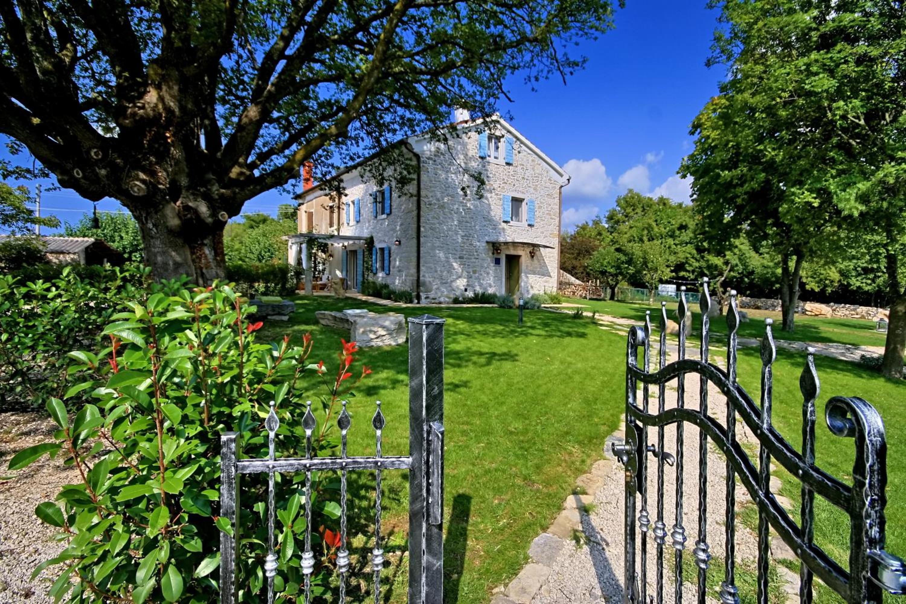 Hotel Holiday Home Casa Buscina - Image 1