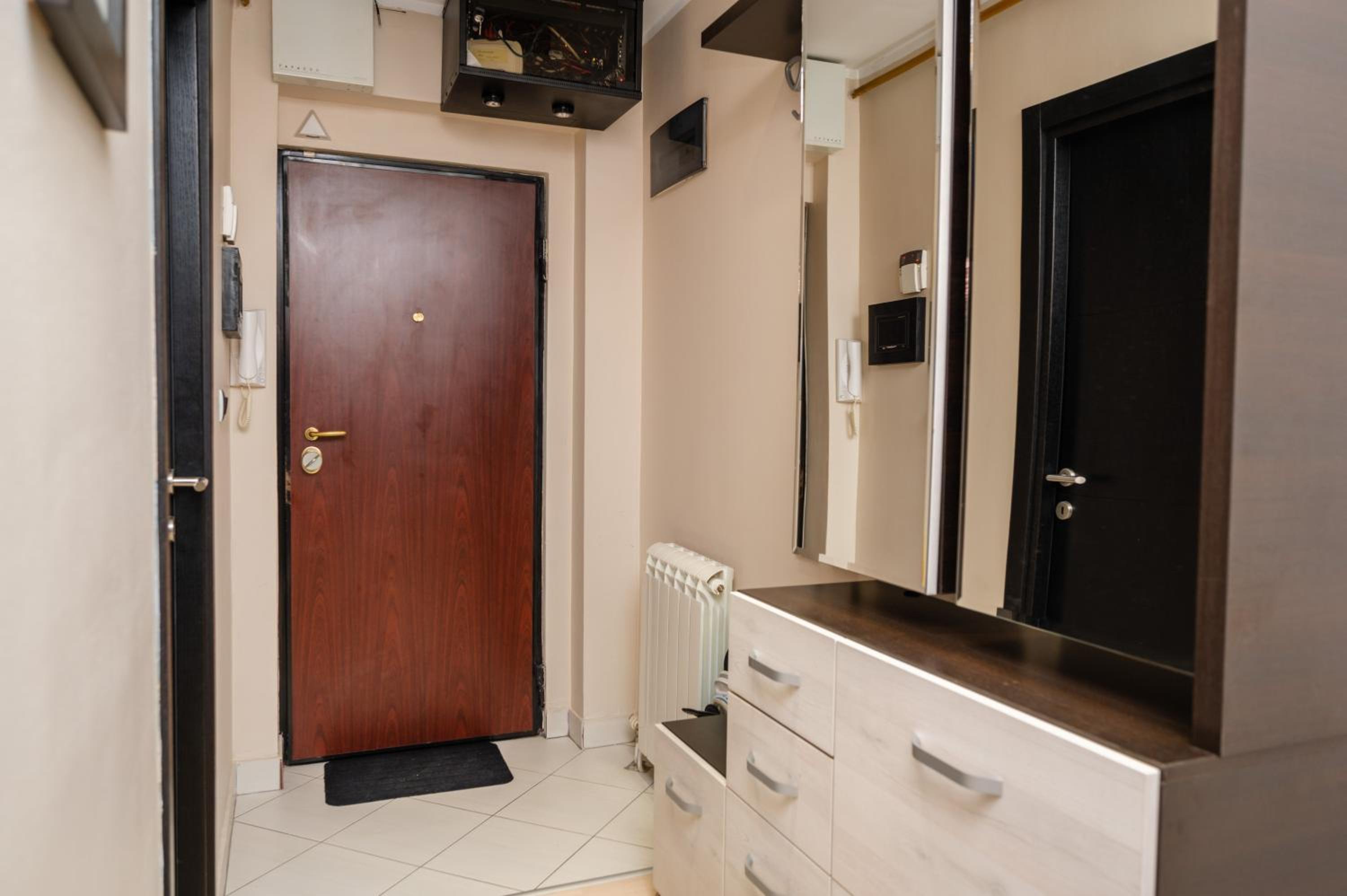 Bright 1BDR Apartment in the City Center view 4