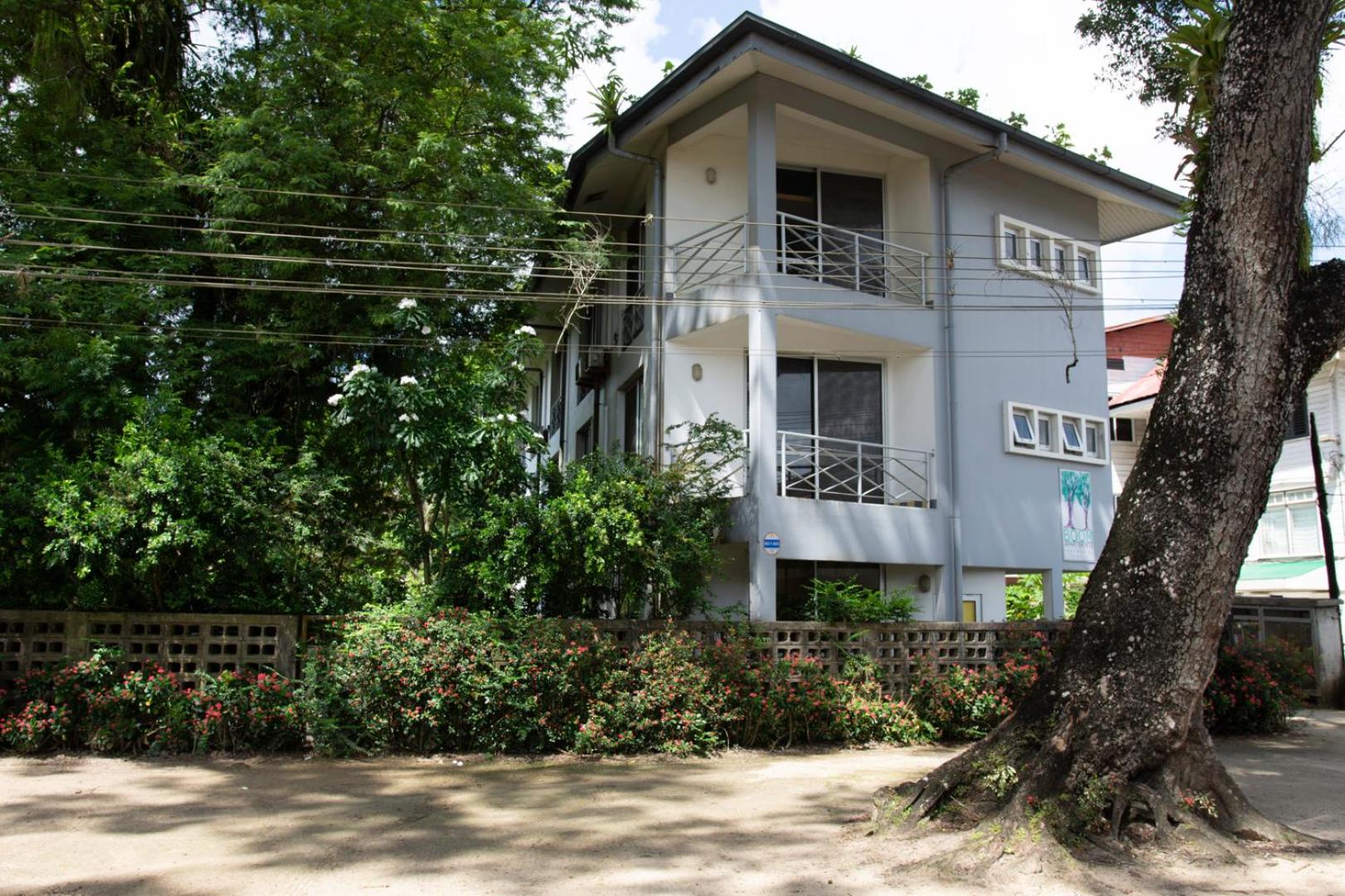 Boom Apartments