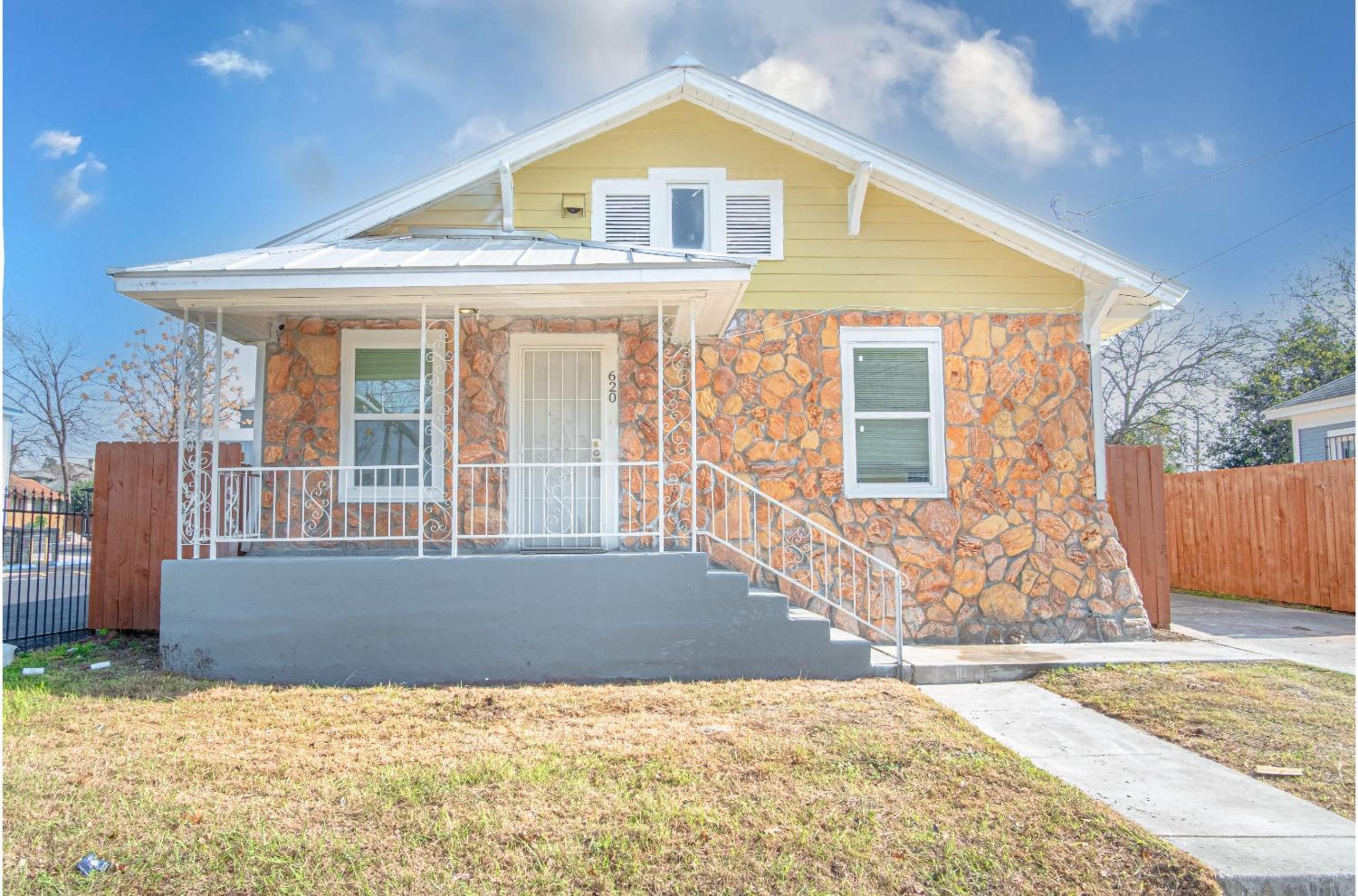 Wonderful 3 BR 2 BA Near Downtown view 2