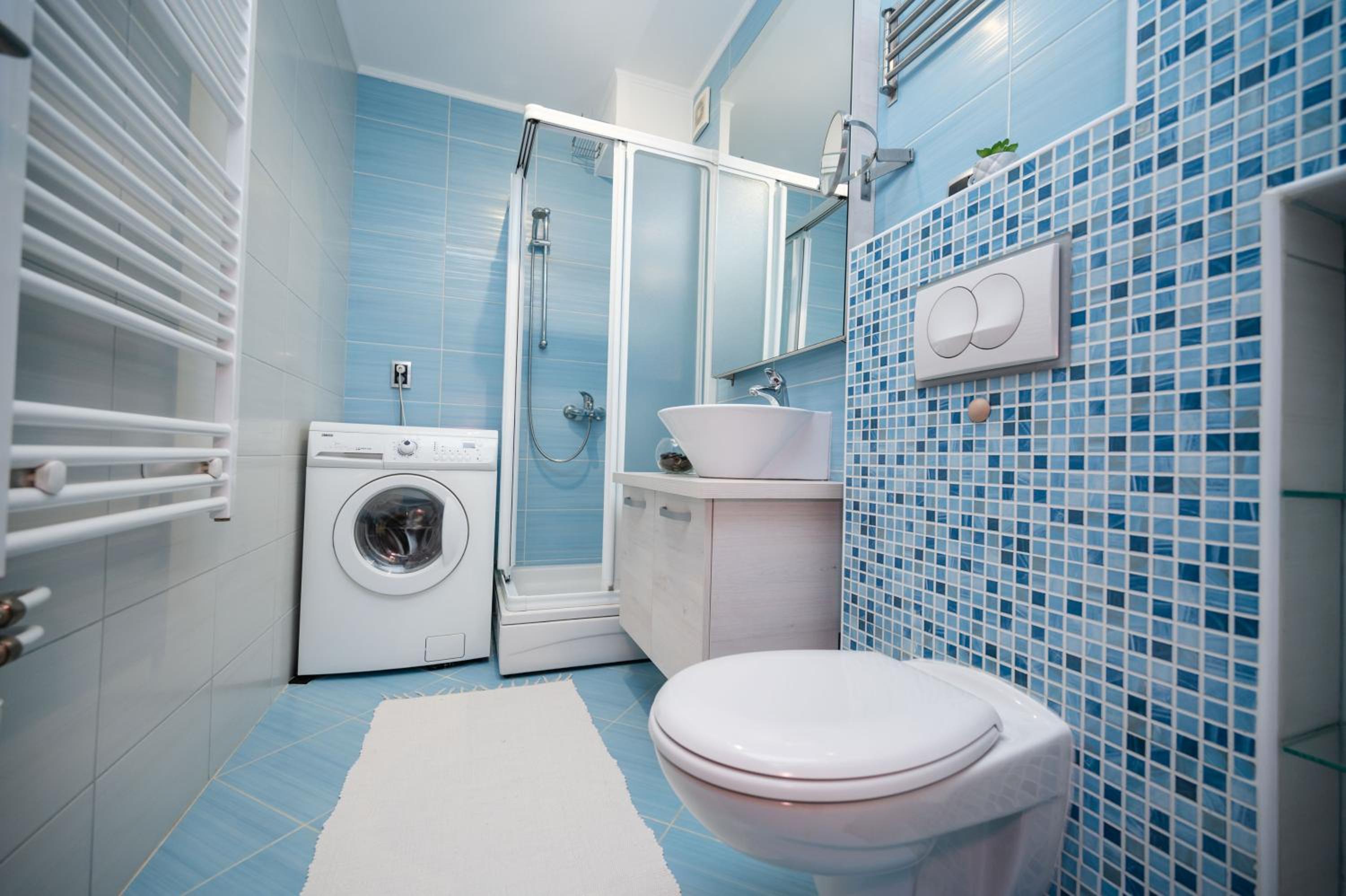Bright 1BDR Apartment in the City Center view 3