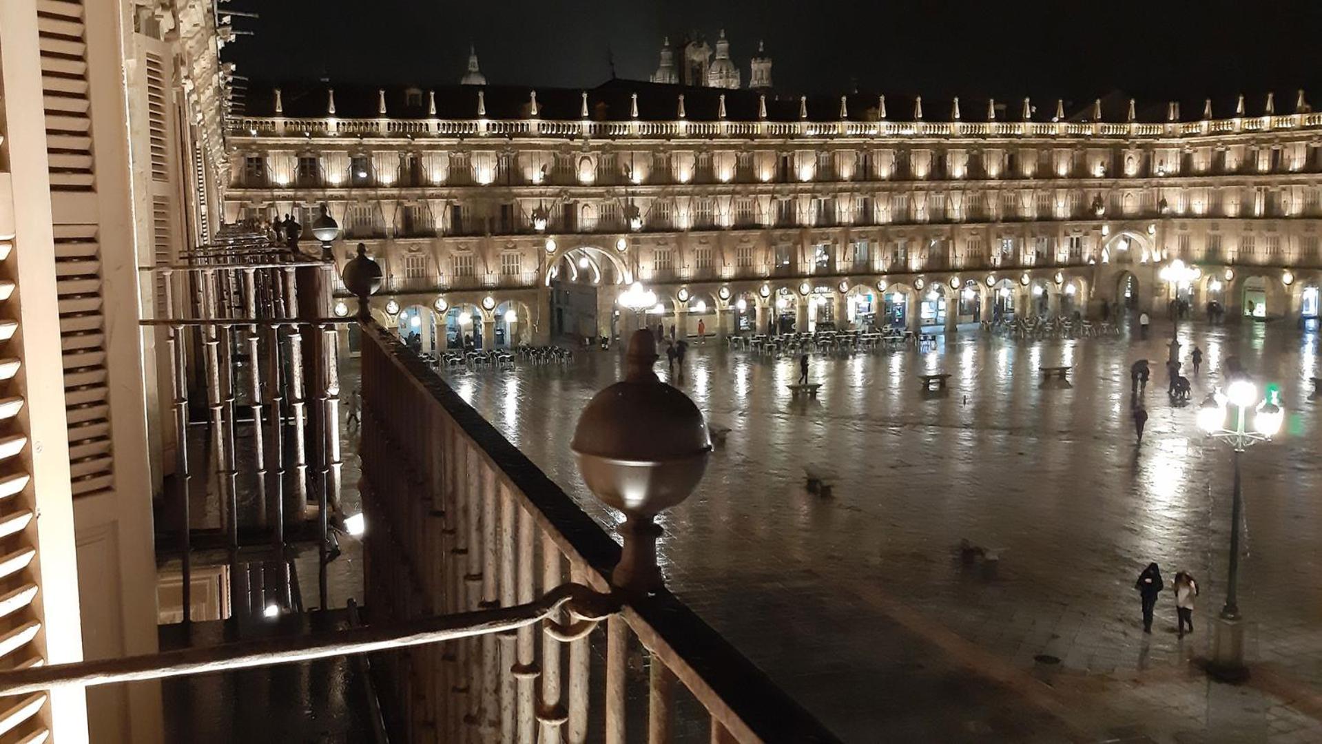 Toro 2, 2º en la misma Plaza Mayor de Salamanca