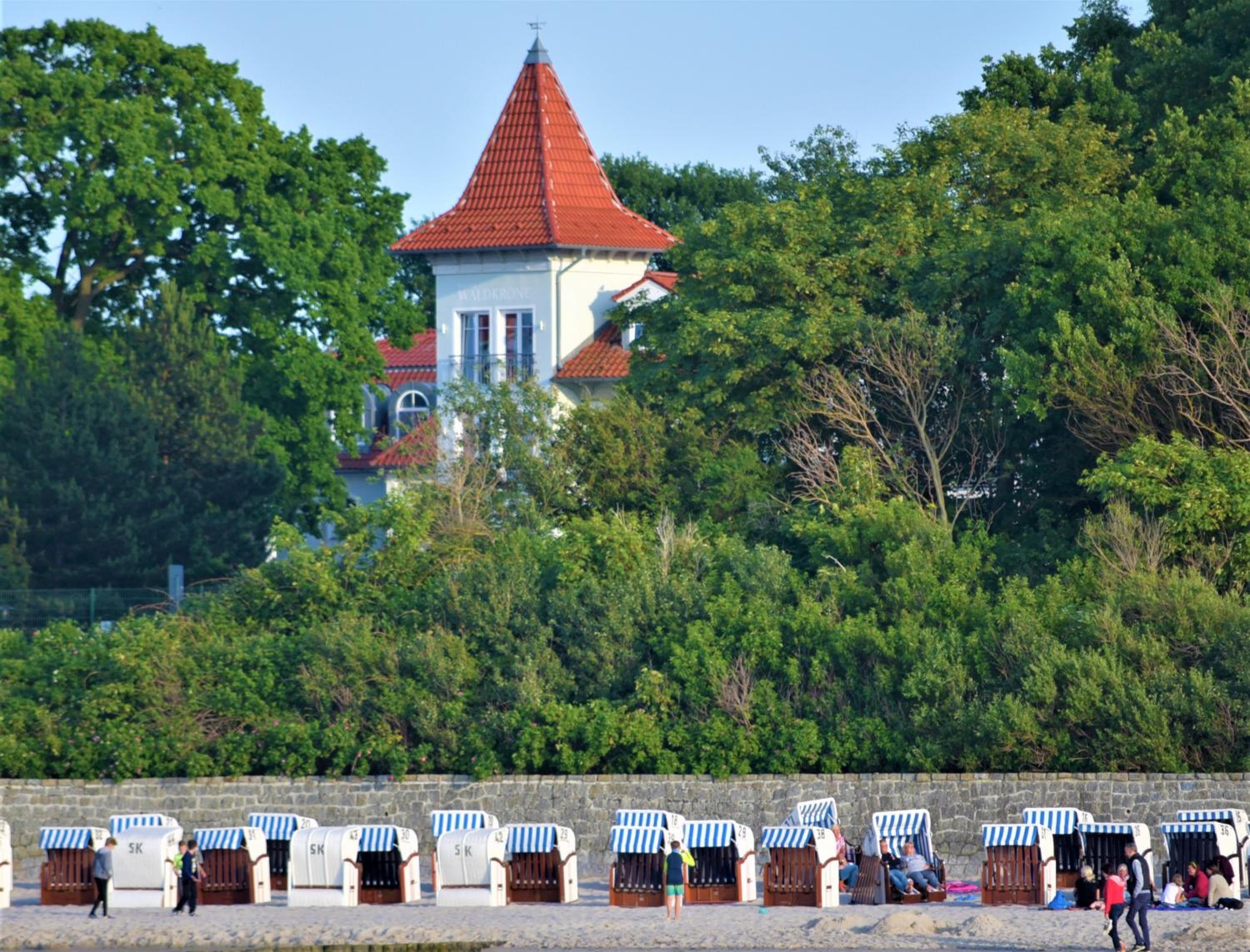 Ferienappartement und Economyzimmer Residenz Waldkrone