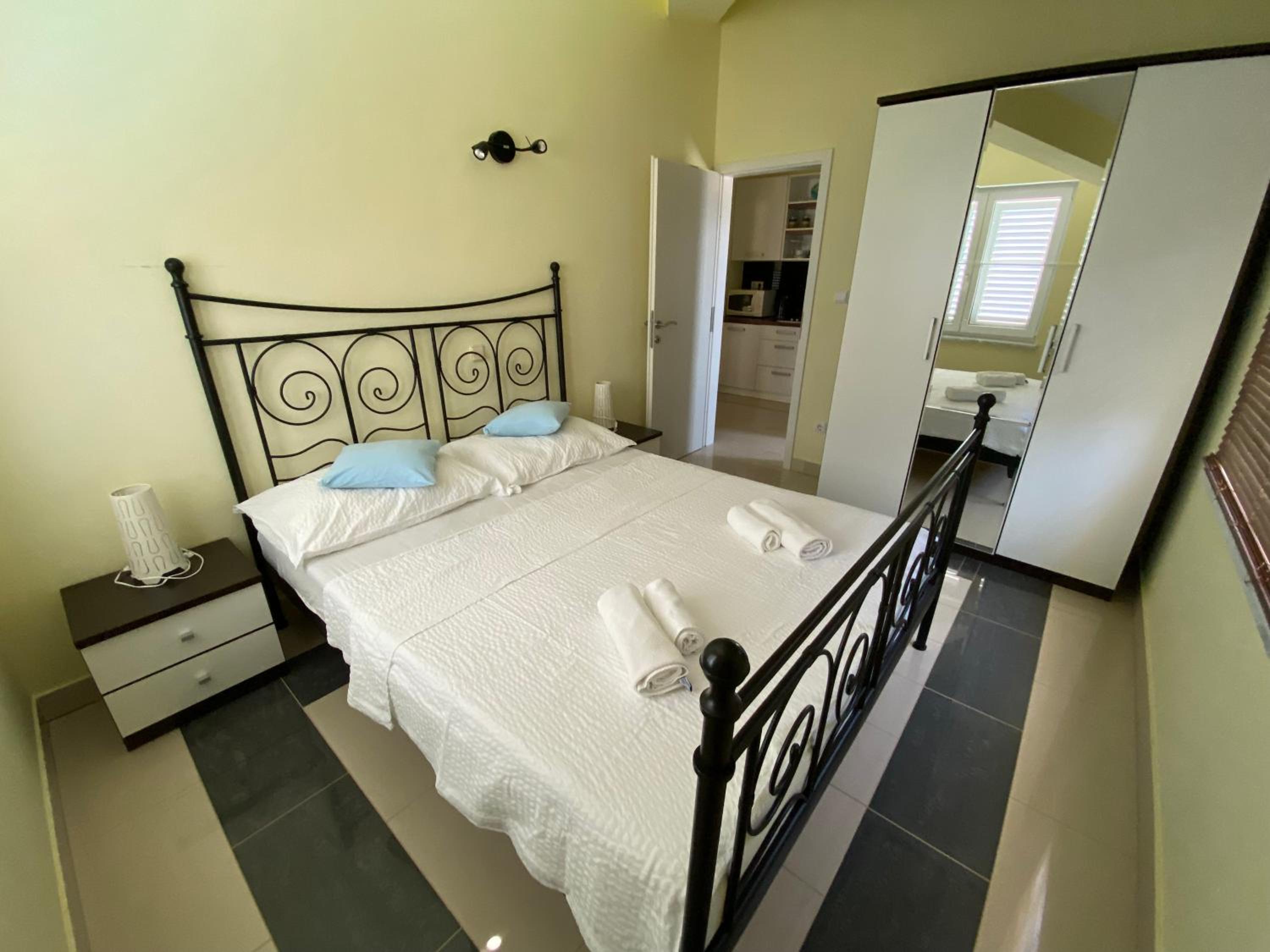 Apartments Villa Lora view 3