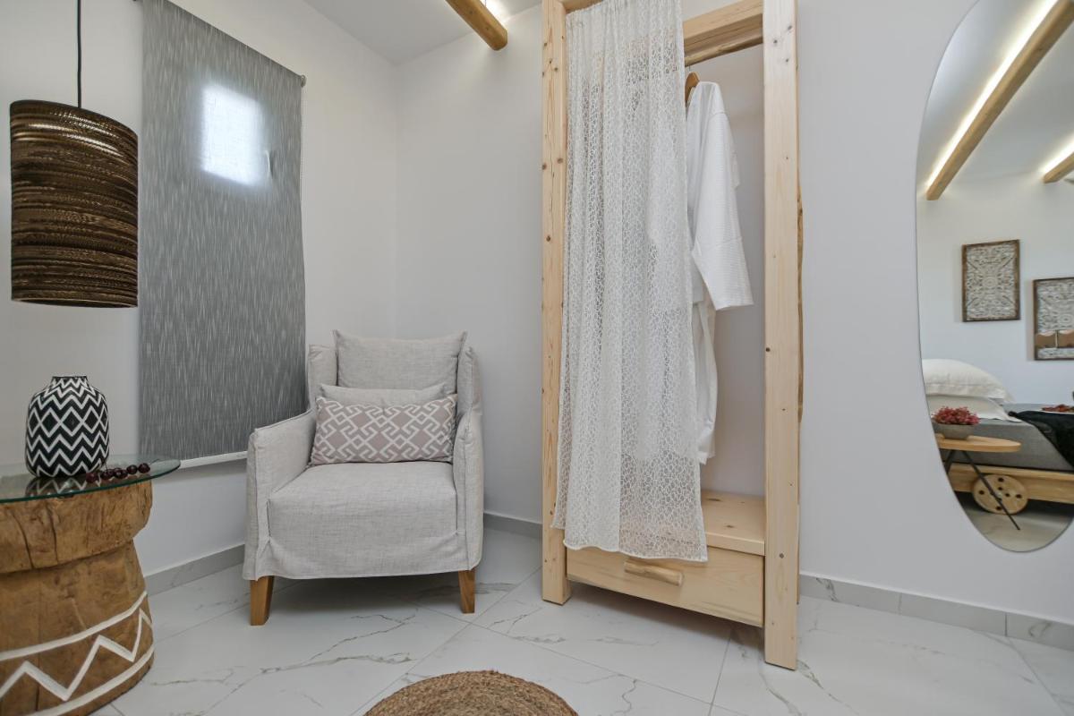 Alykes Studios & Suites
