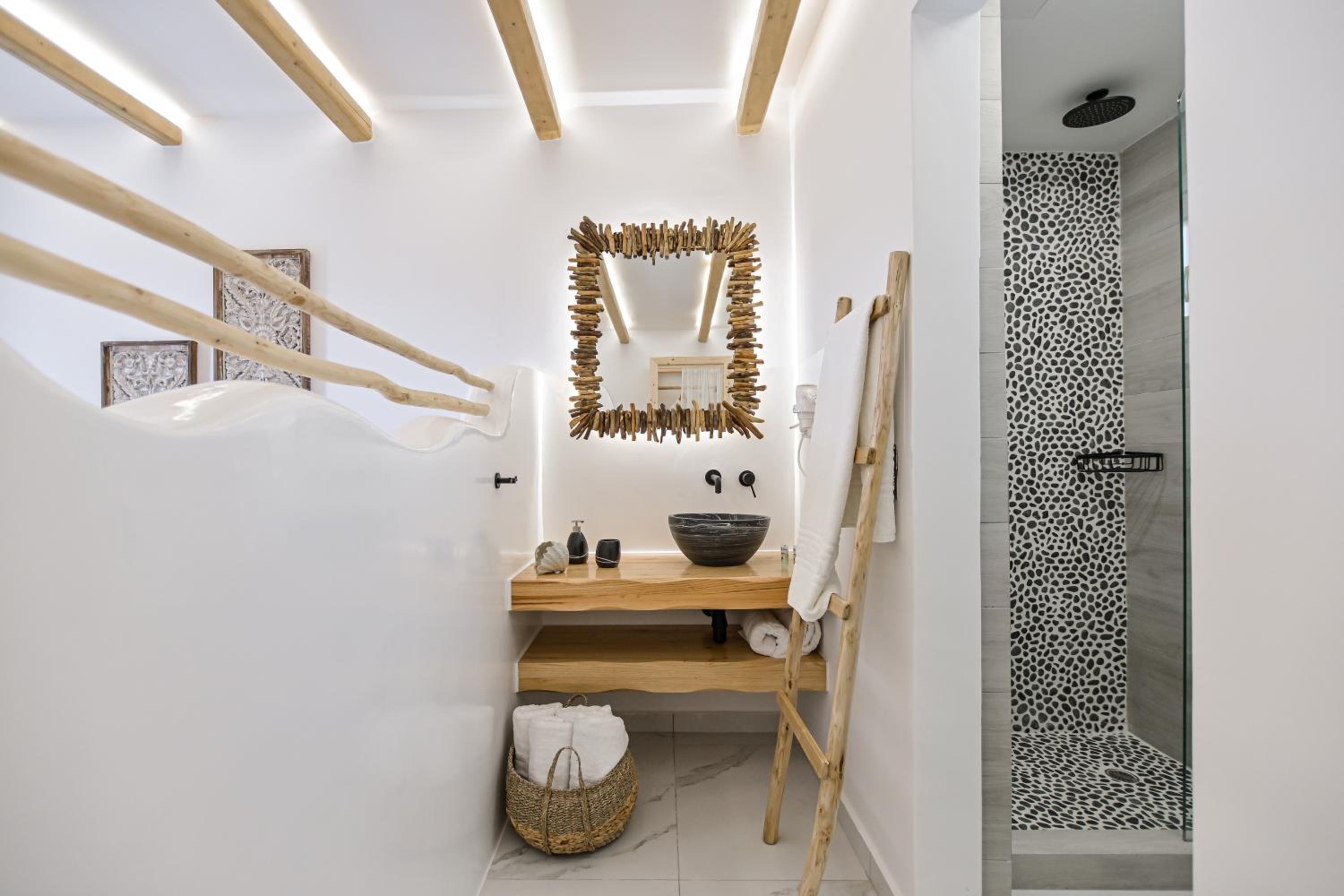 Alykes Studios & Suites