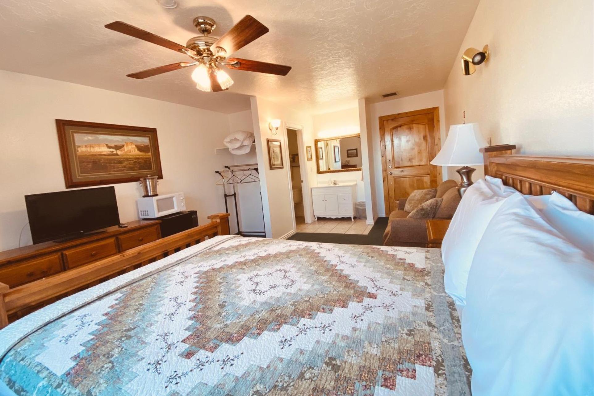 THE SNUGGLE INN