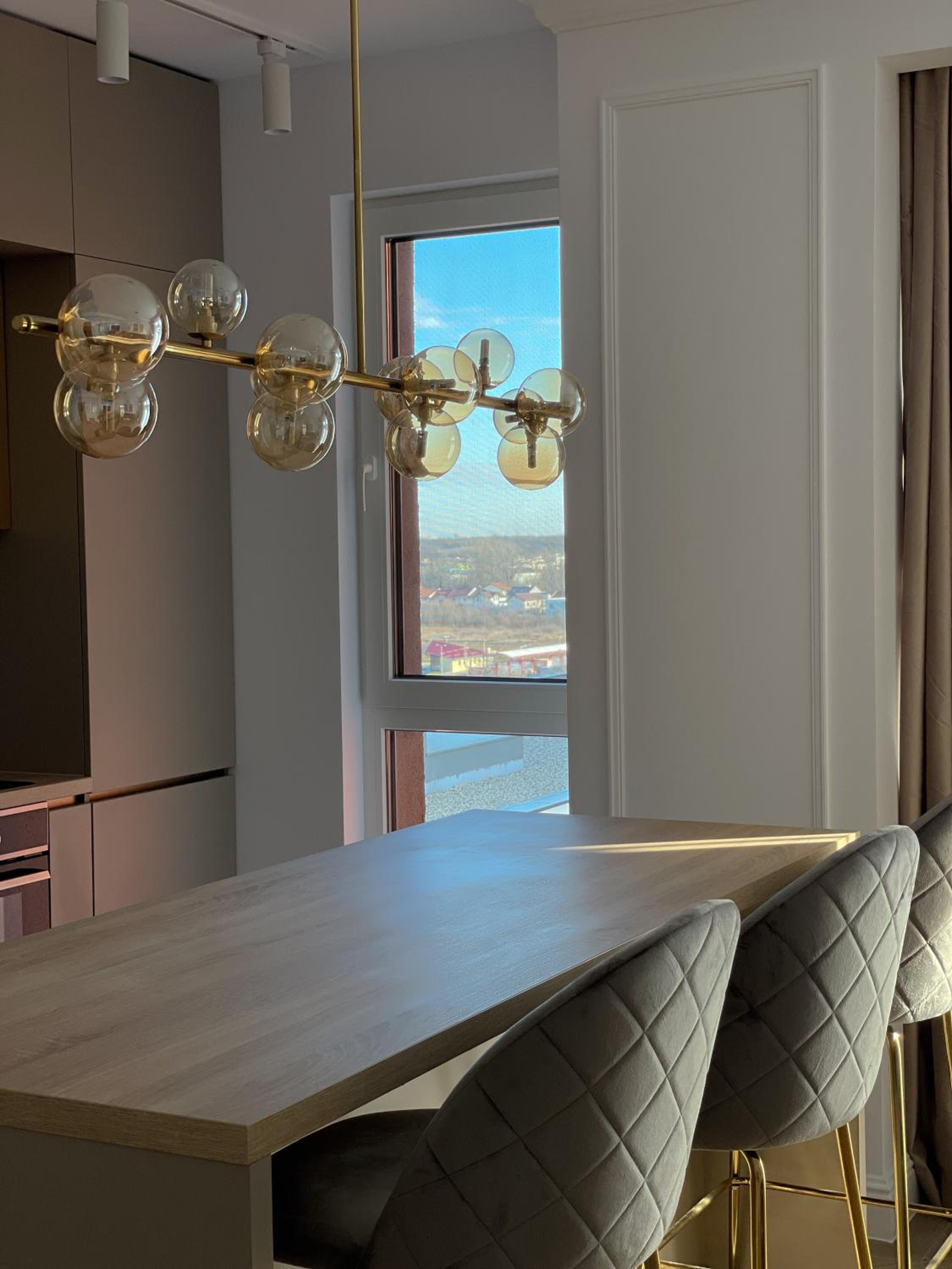 Selling Sunset Apartments view 2