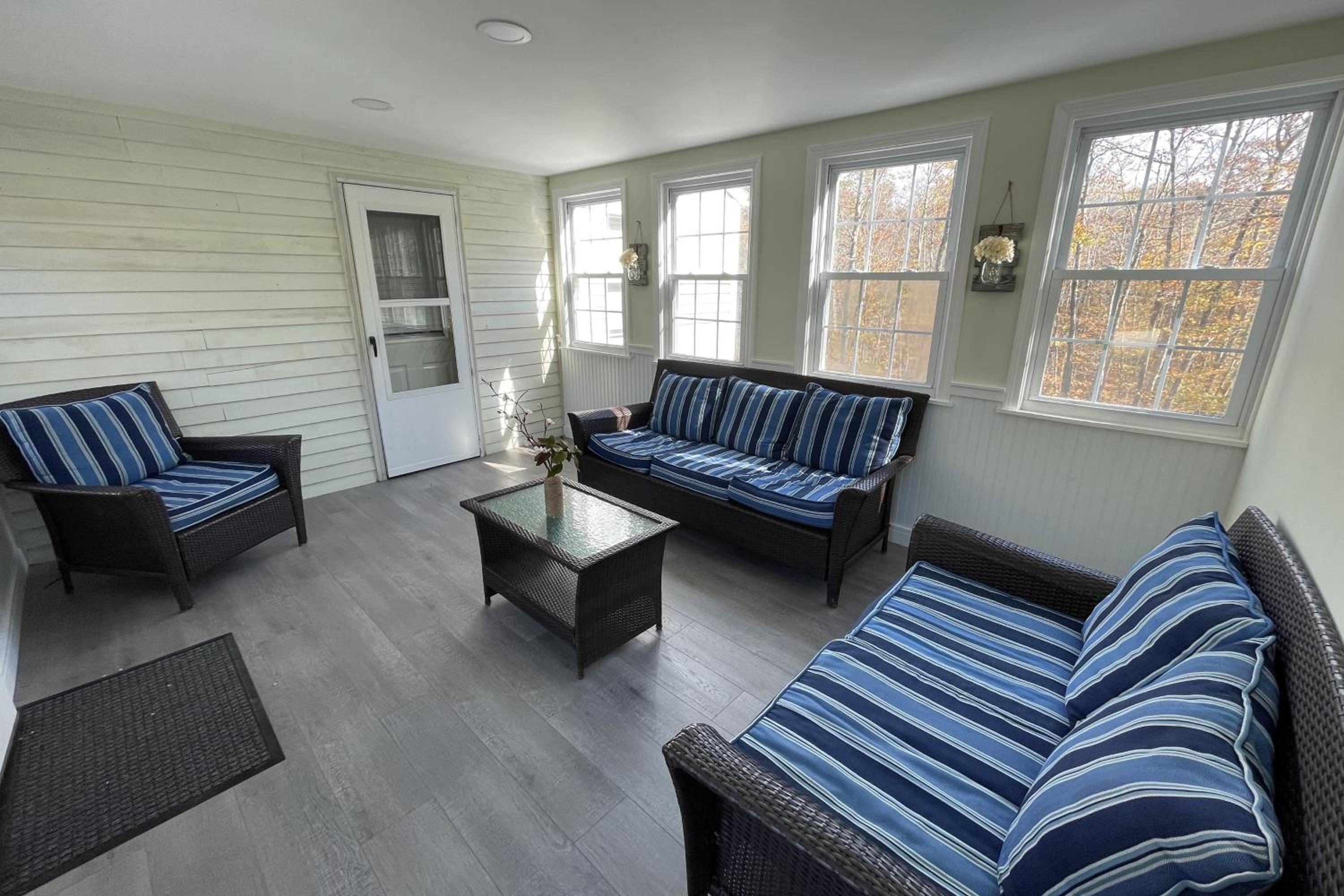 Spacious, Sunny Lake House! Close to ski trails. view 3