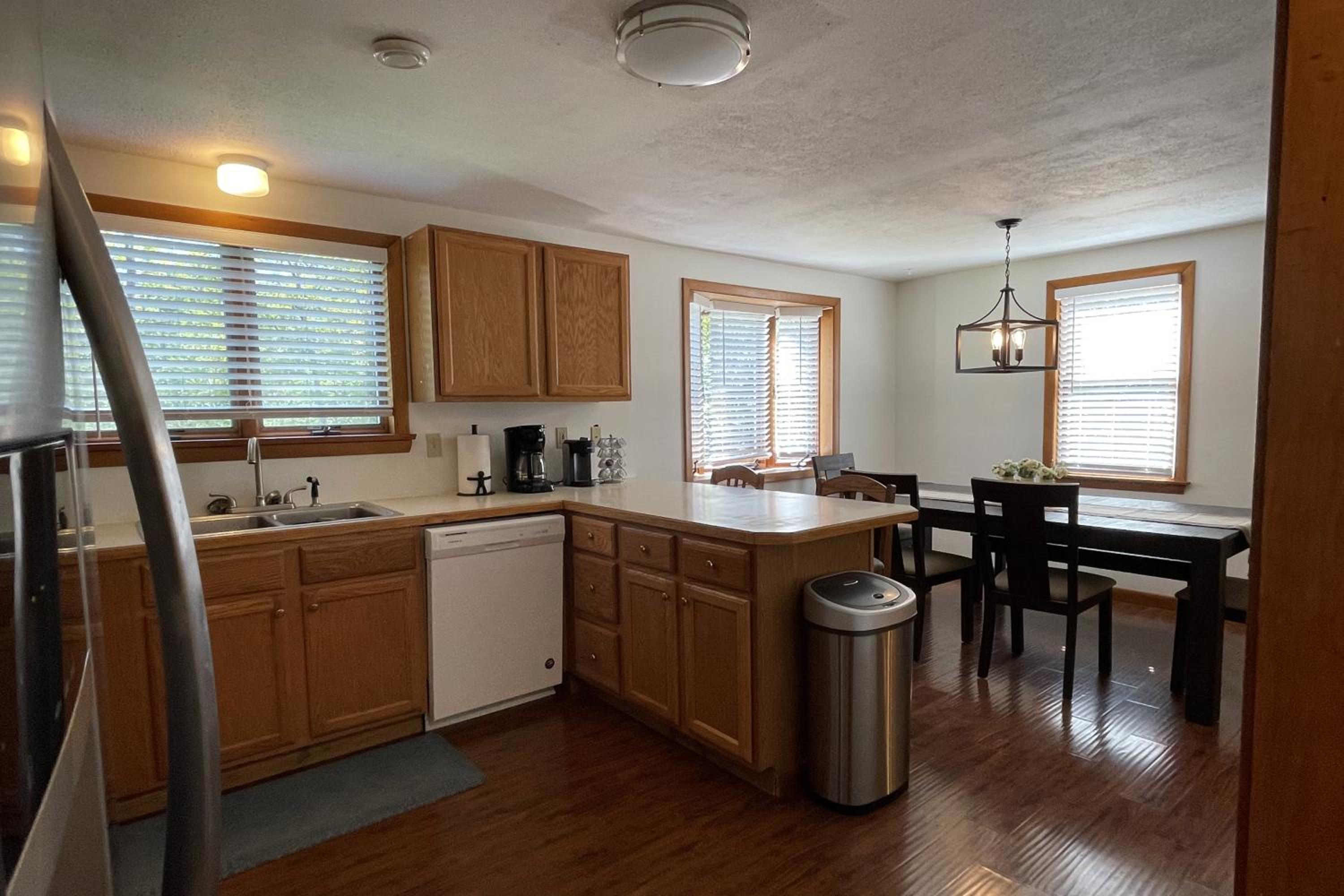 Spacious, Sunny Lake House! Close to ski trails. view 5
