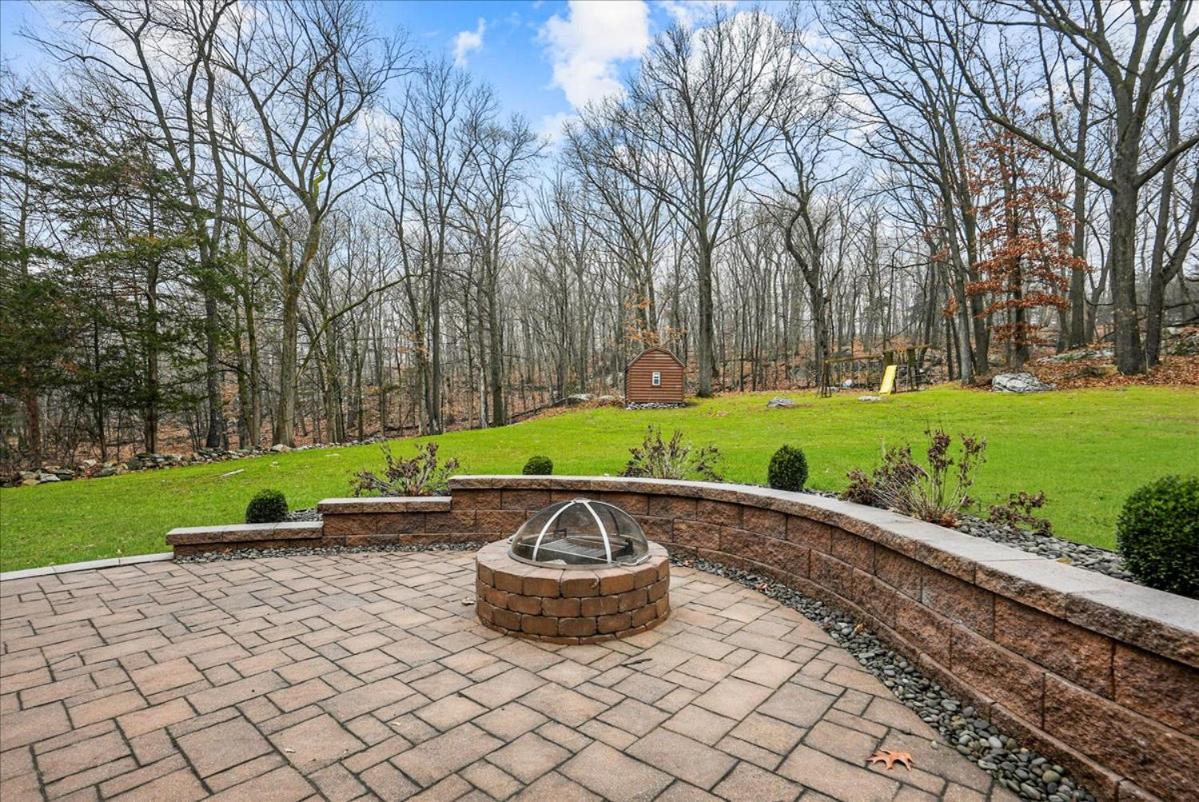 Charming 3BR 3Bath In Brilliant Location! view 4