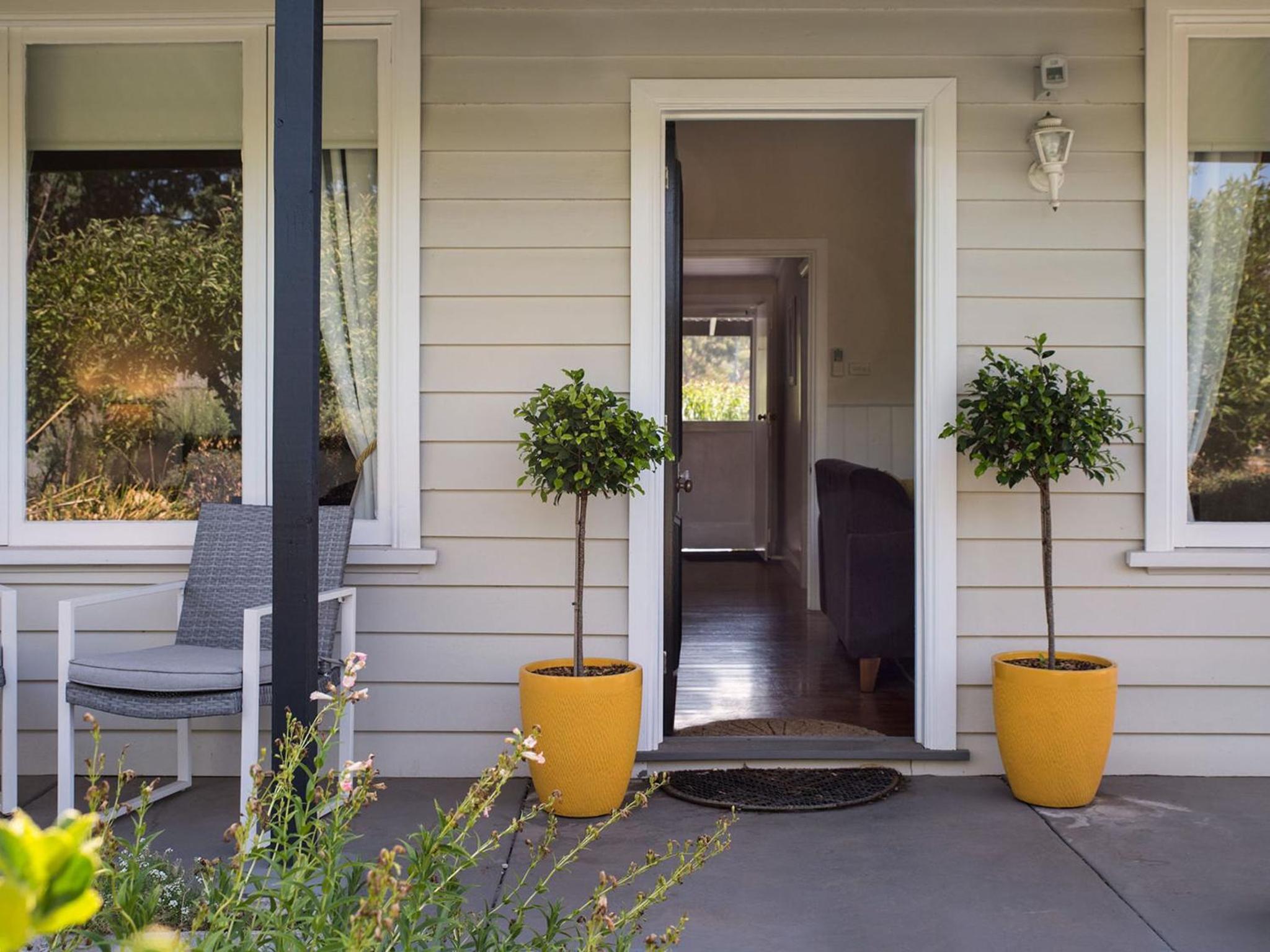 Koovelly Spa - romantic country cottage view 3