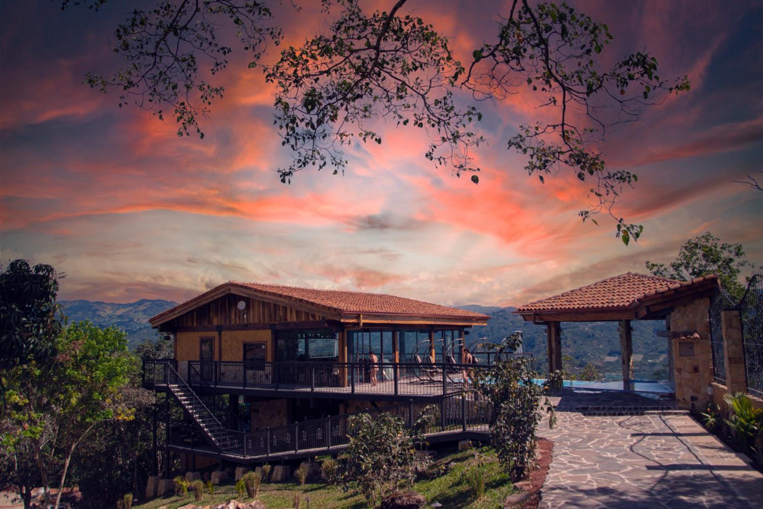 Hotel Pico Colorado - Image 1