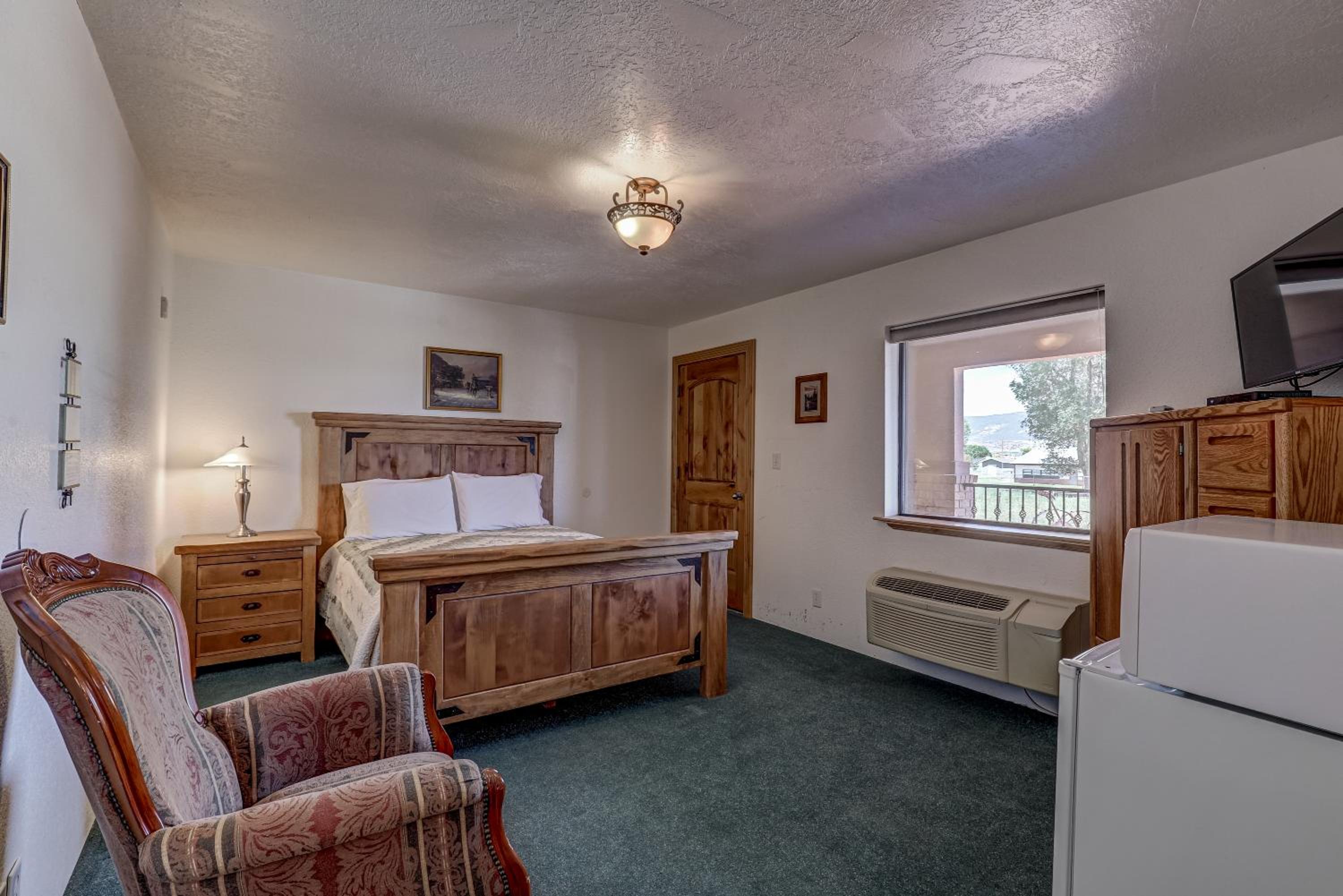 THE SNUGGLE INN