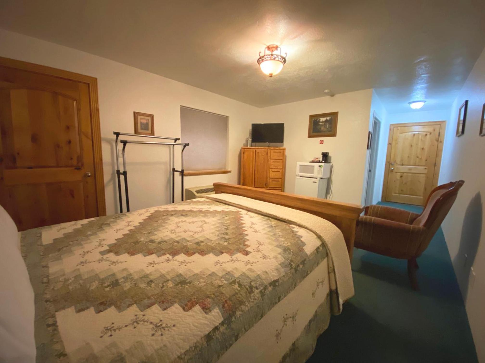 THE SNUGGLE INN