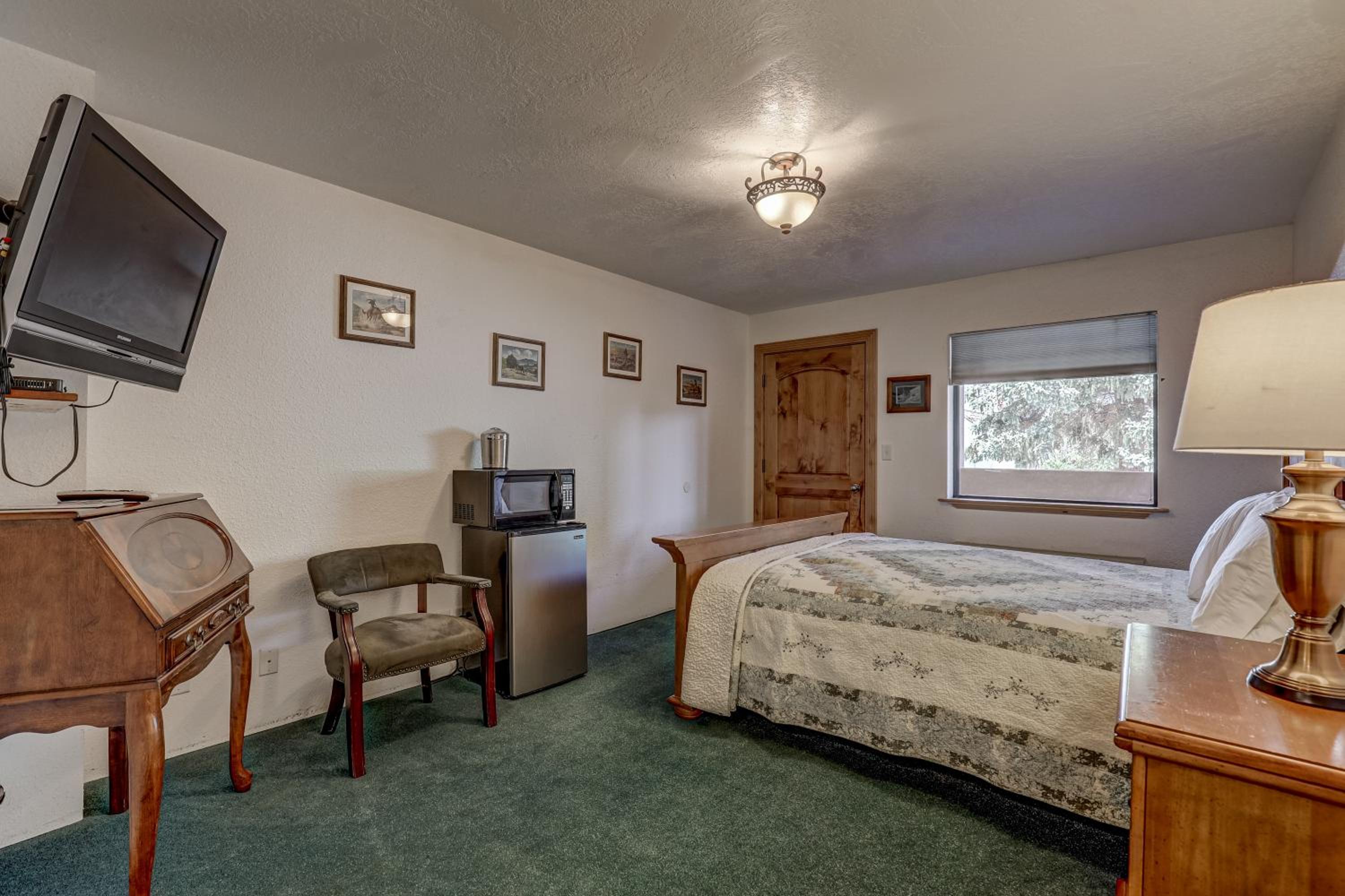 THE SNUGGLE INN