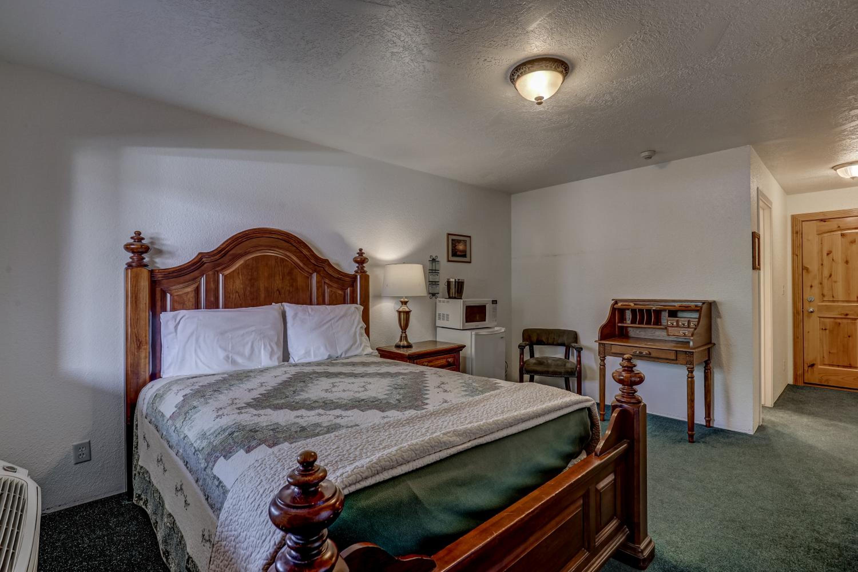 THE SNUGGLE INN