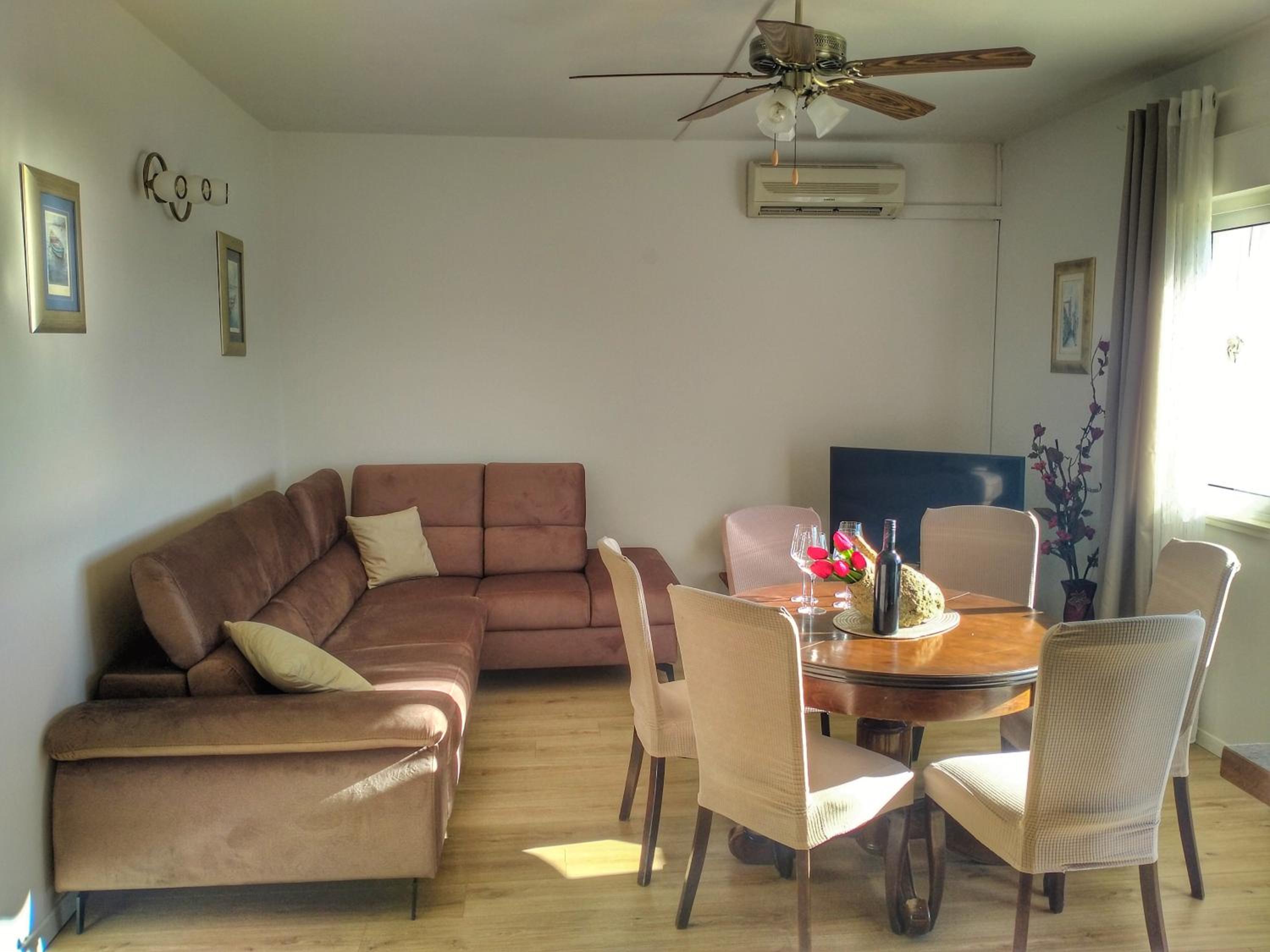 LoreMi apartment Pisak view 4
