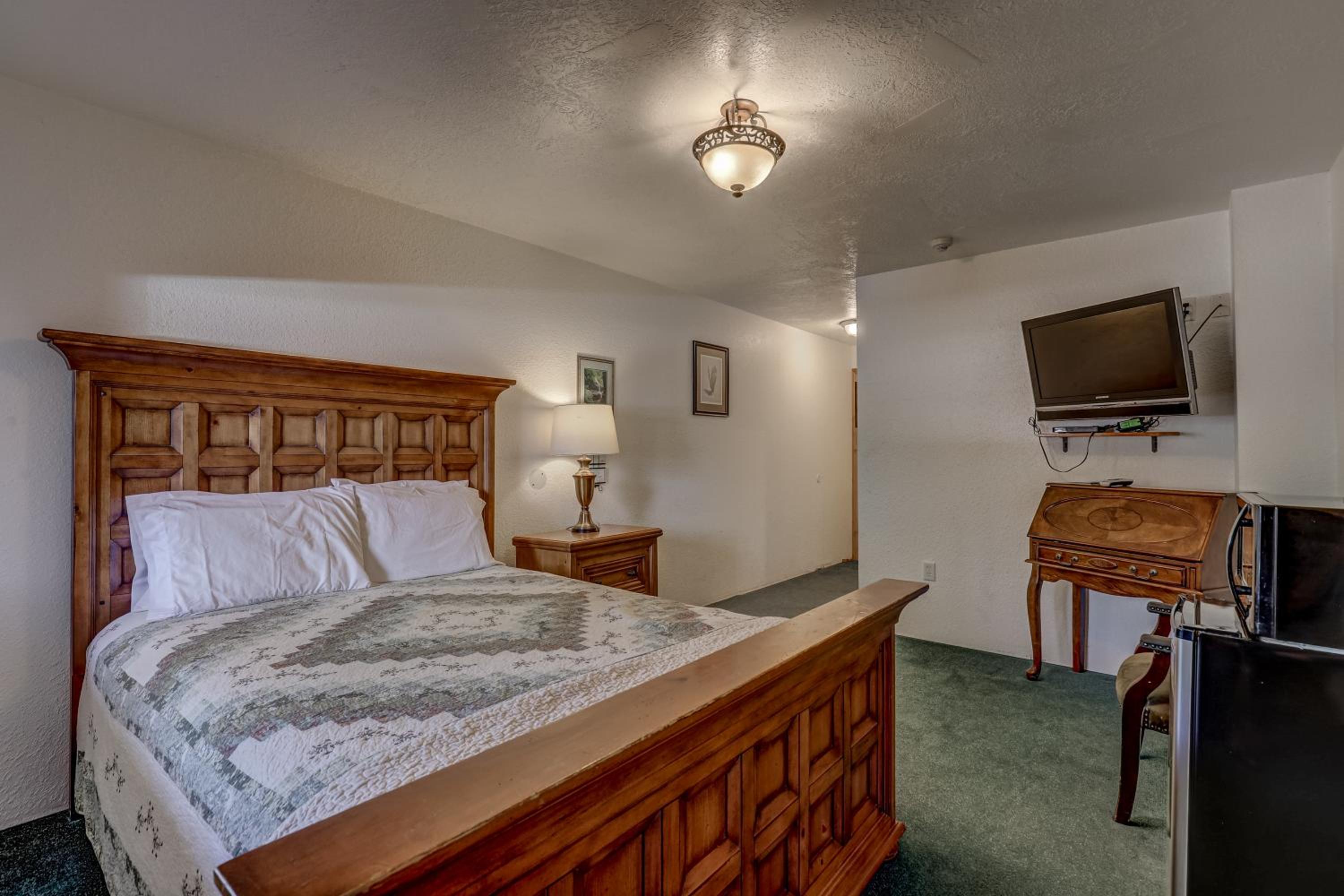 THE SNUGGLE INN