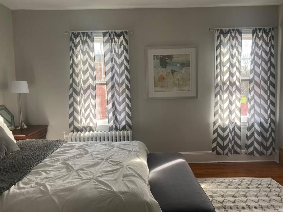 Spectacular Location Two Bedroom State Circle Apartment view 3
