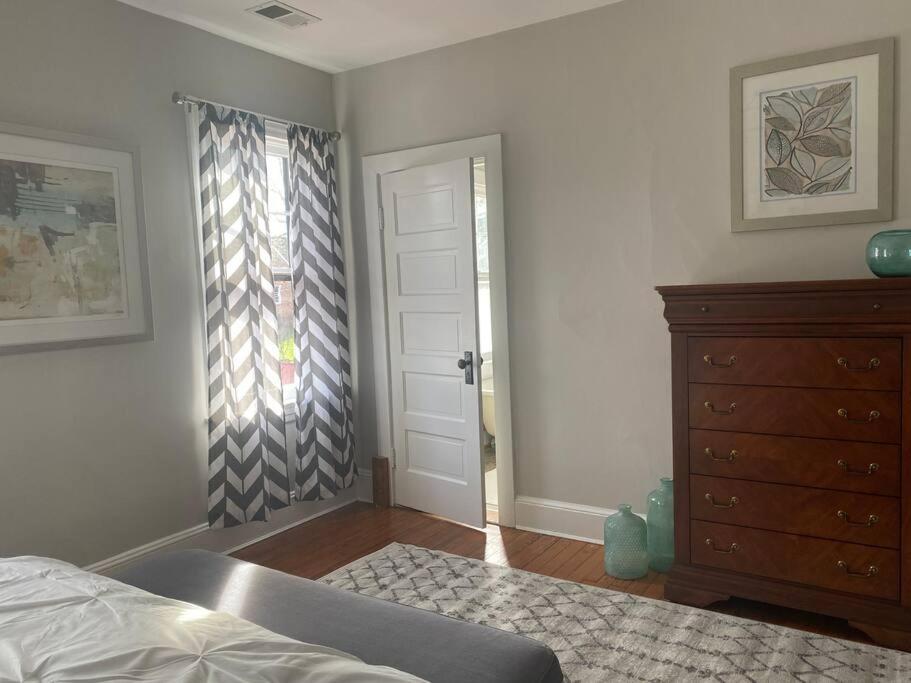 Spectacular Location Two Bedroom State Circle Apartment view 4