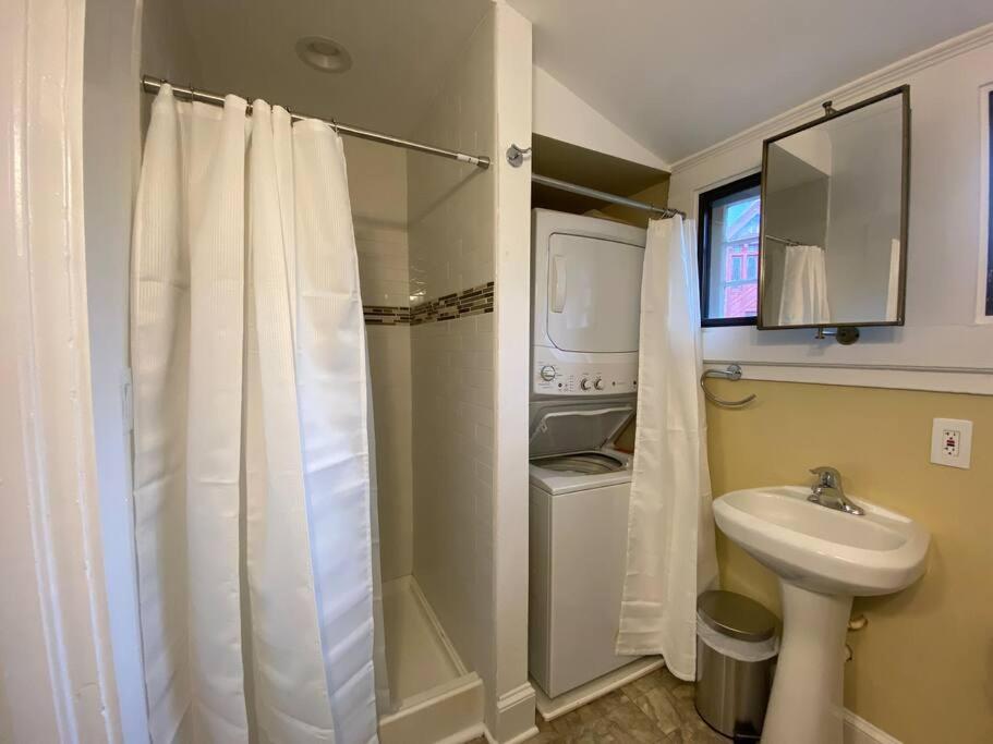 Spectacular Location Two Bedroom State Circle Apartment view 5