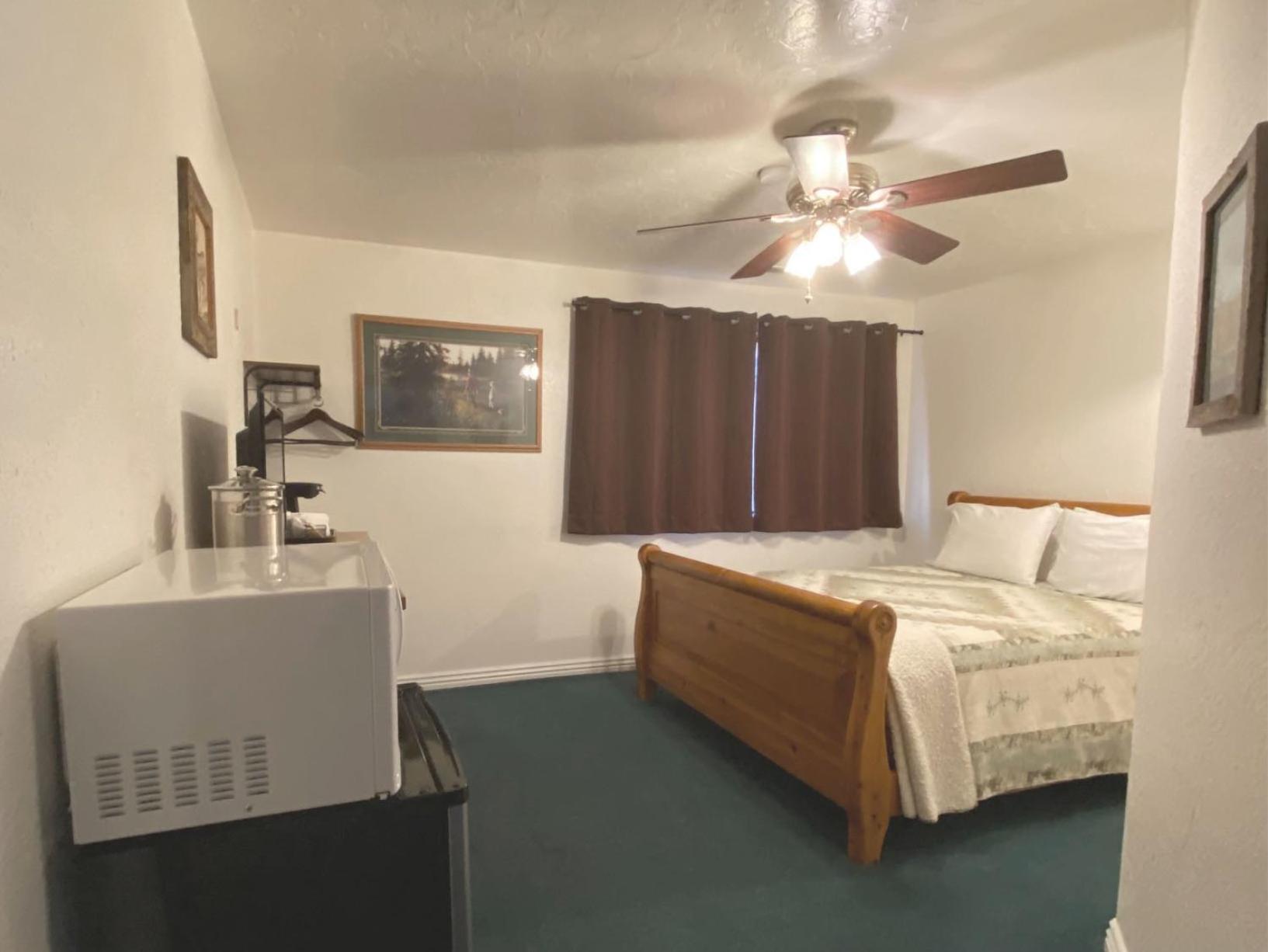 THE SNUGGLE INN