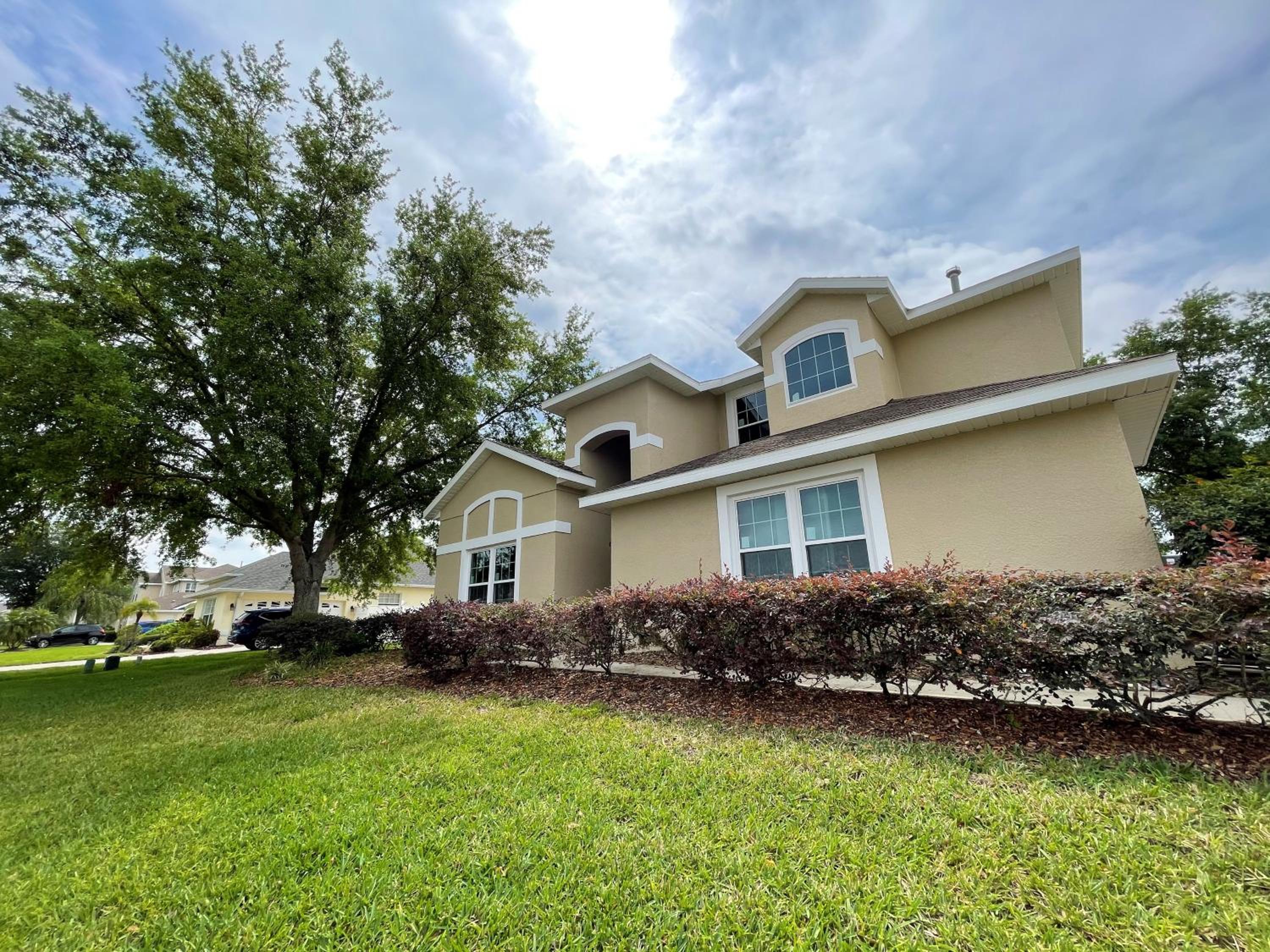 Gorgeous Modern 6BR South Facing Private Pool Hot Tub BBQ Theater 2 Miles Disney
