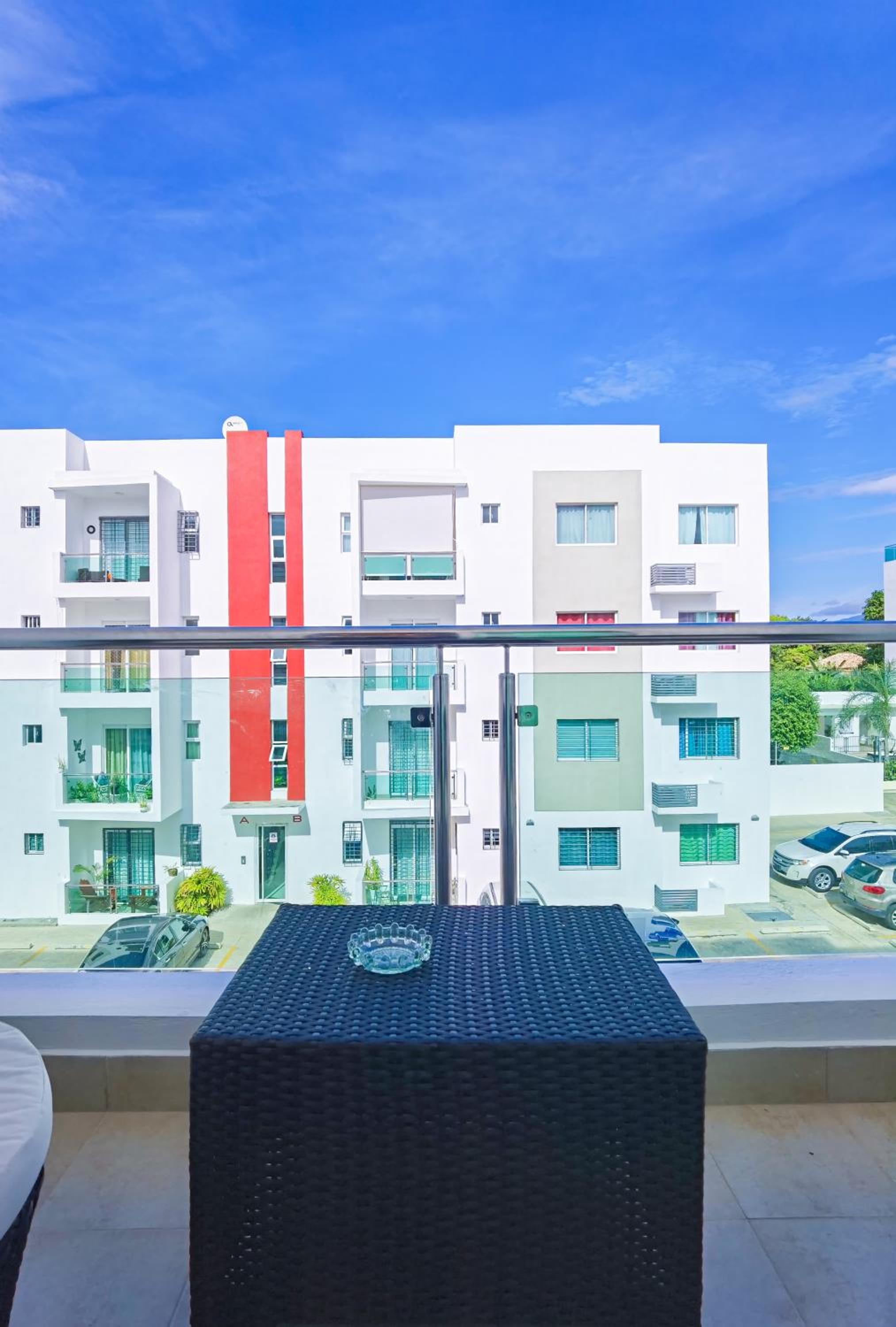 Se renta apartamento amueblado , ubicados en Santiago , 3 habitaciones , 2 bańos , 2 parqueo , área de juego y Piscina. view 2