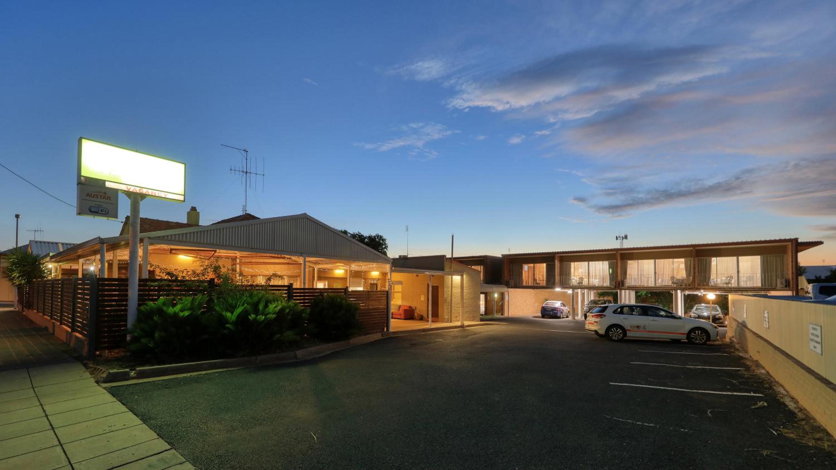 Court Street Motel