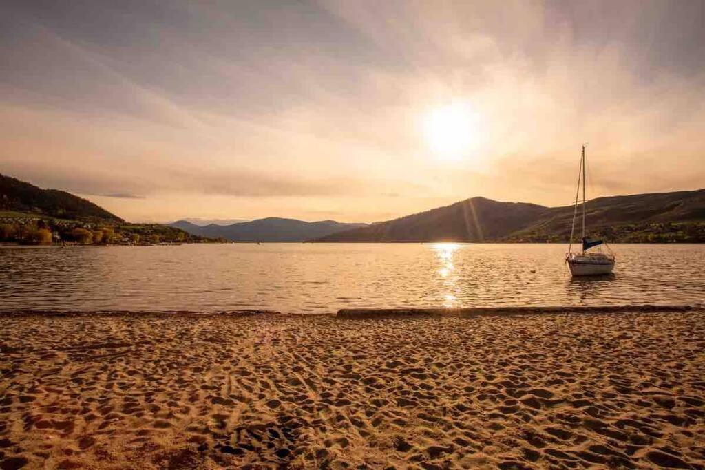 Vernon Vacations - Top Floor on Okanagan Lake with AC  Heated Pool - Property Image 6