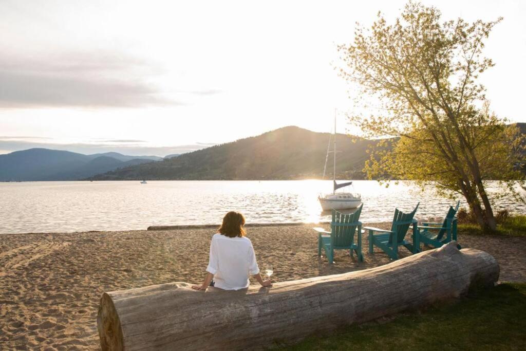 Vernon Vacations - Top Floor on Okanagan Lake with AC  Heated Pool - Property Image 5