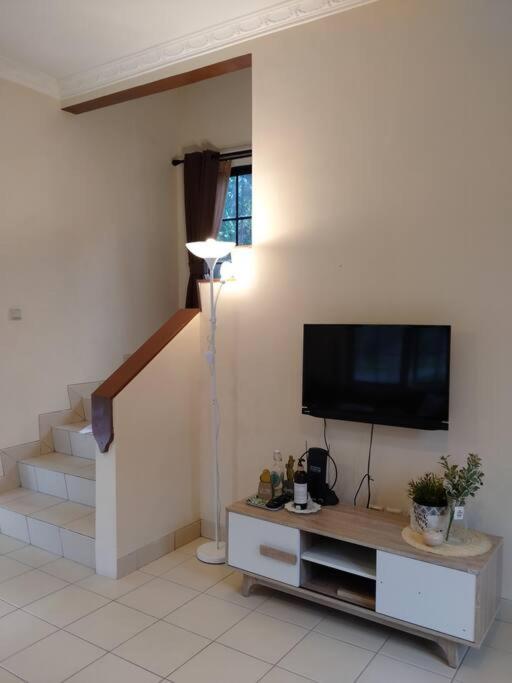 The Pinewood House Villa Kota Bunga by Citrus House view 4