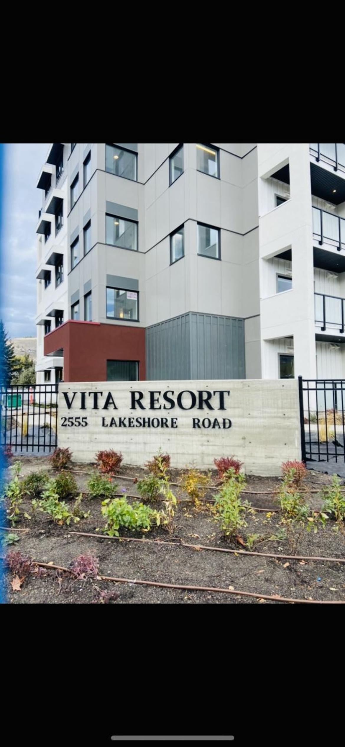 Vernon Vacations - Top Floor on Okanagan Lake with AC  Heated Pool - Property Image 2