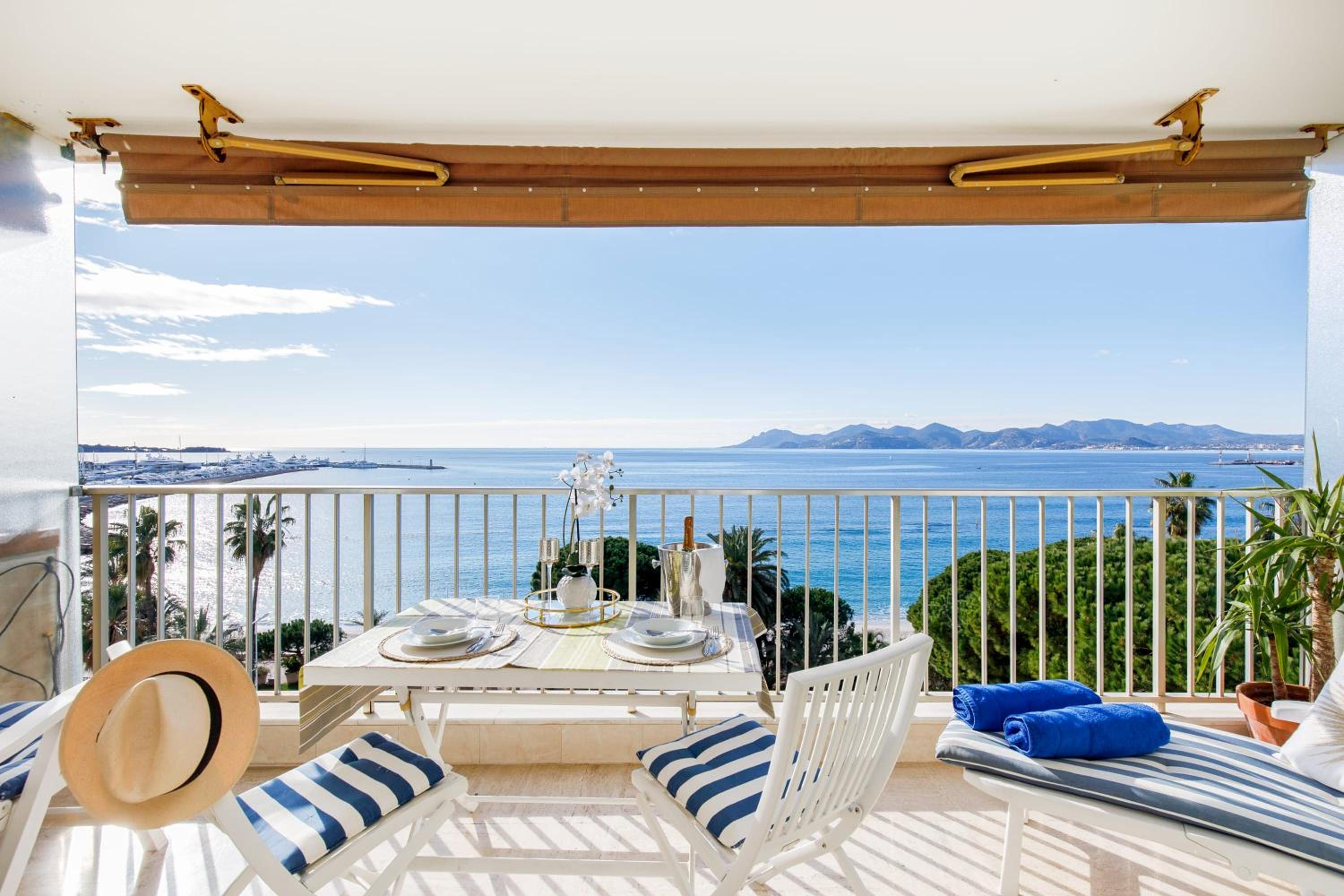 On la Croisette fabulous sea view 1 bed photo 2