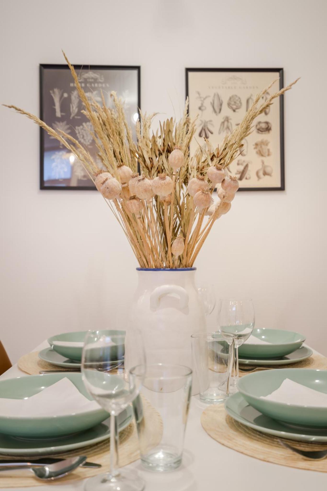 ROOMLI Boho Chic Apartments view 3