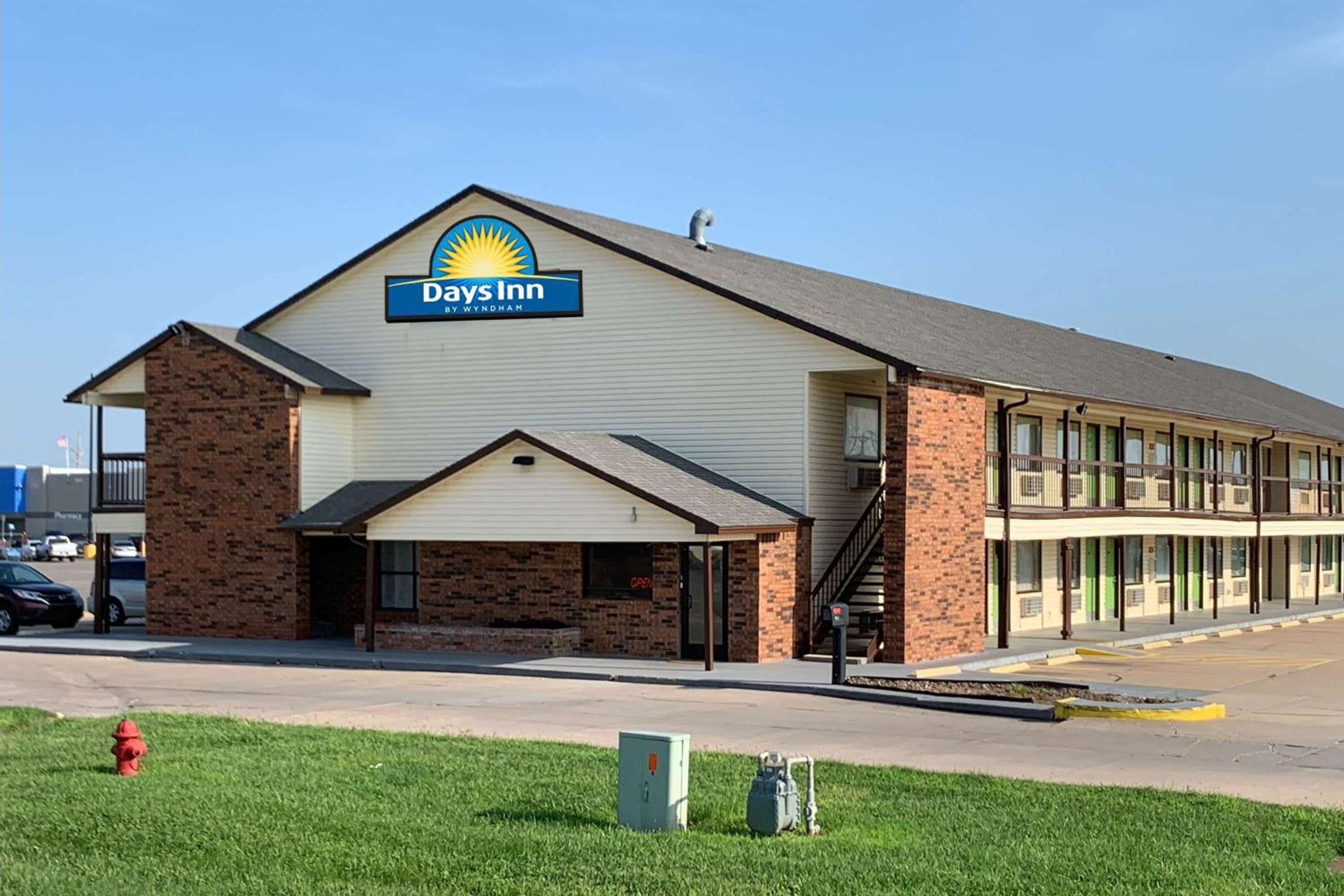 Days Inn by Wyndham Pratt view 2