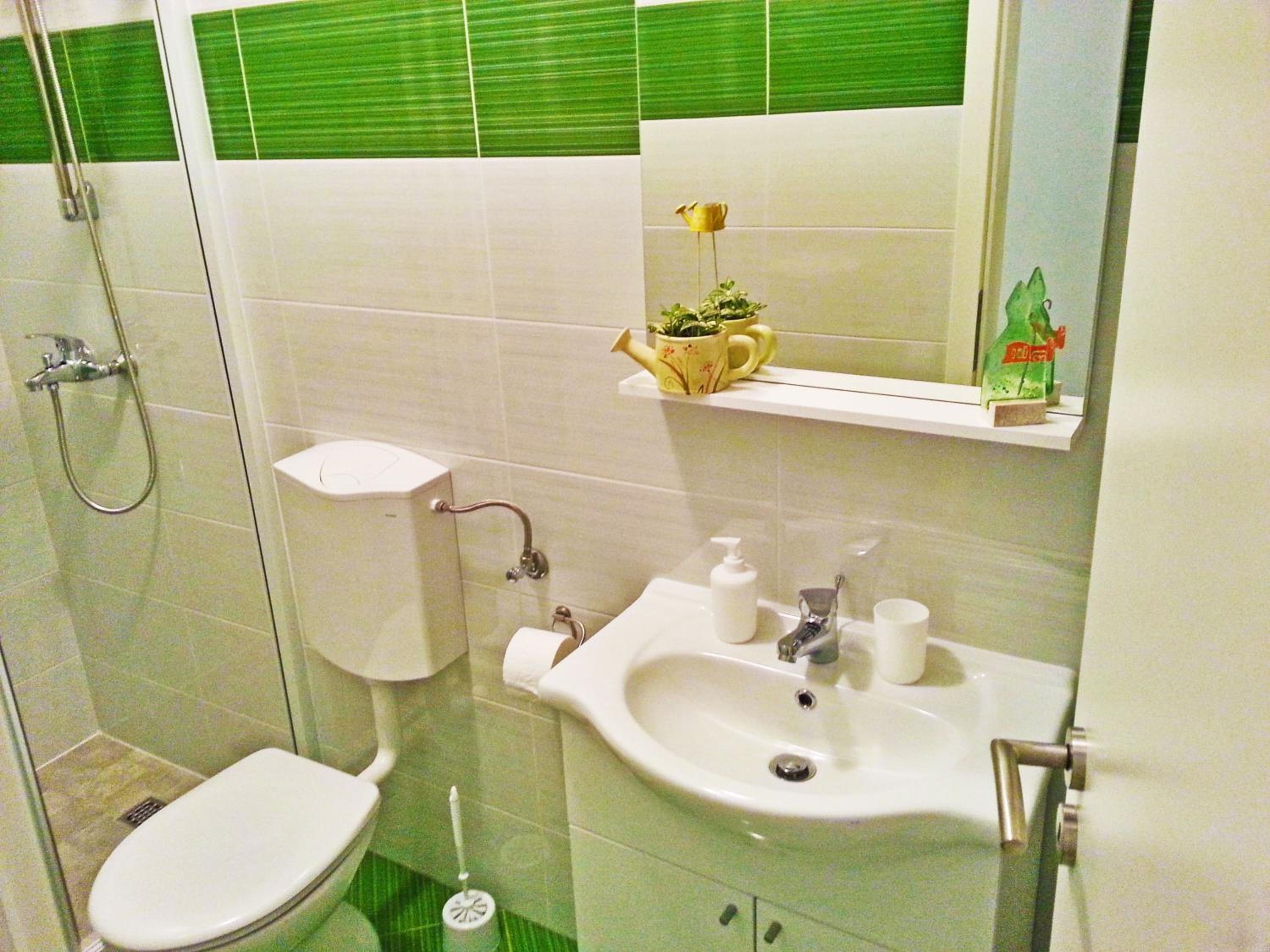 Apartments and Rooms King view 4