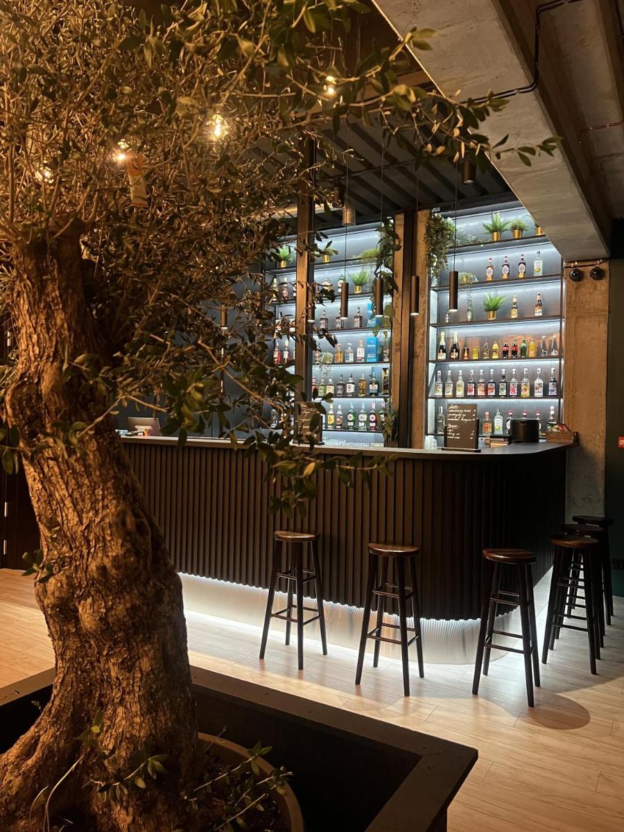 bar