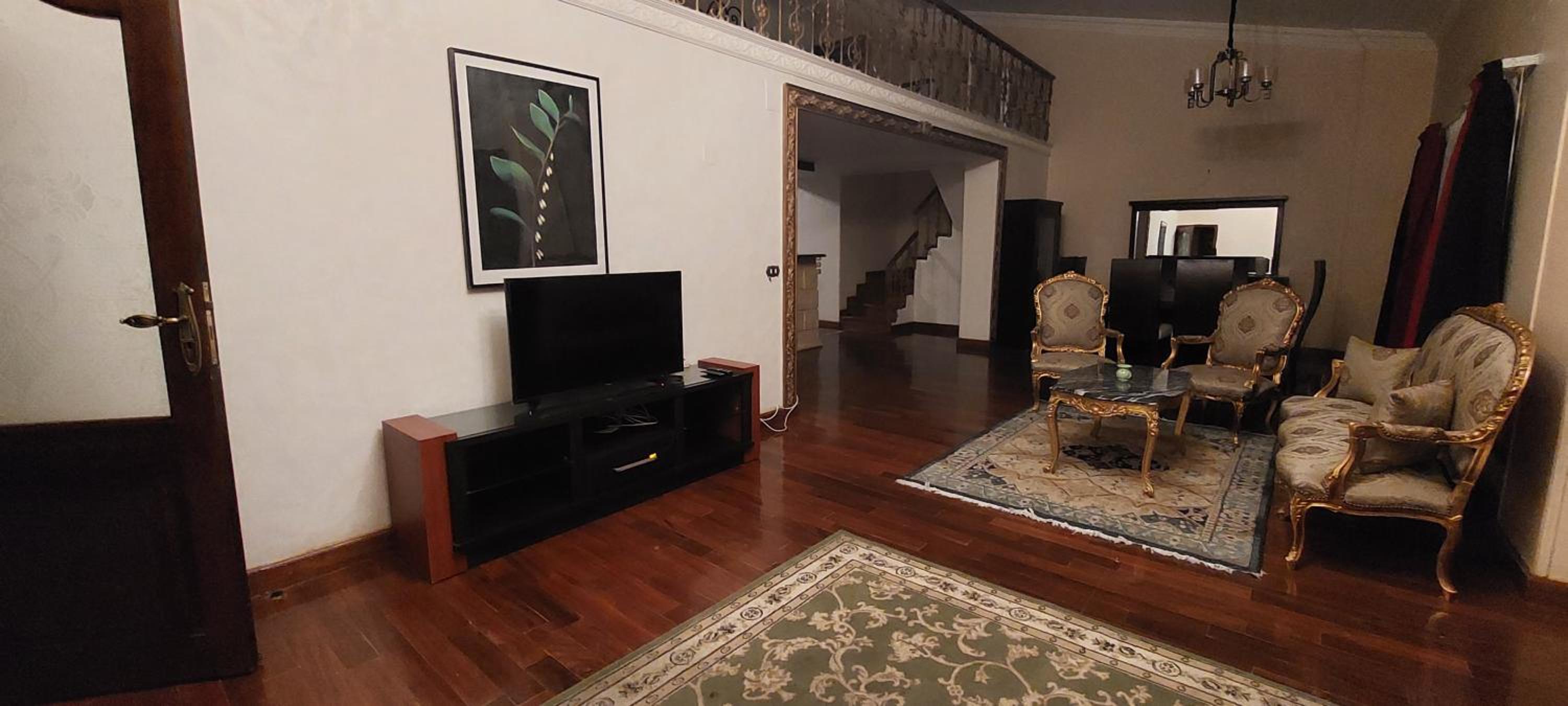 Spacious cheerful apartment
