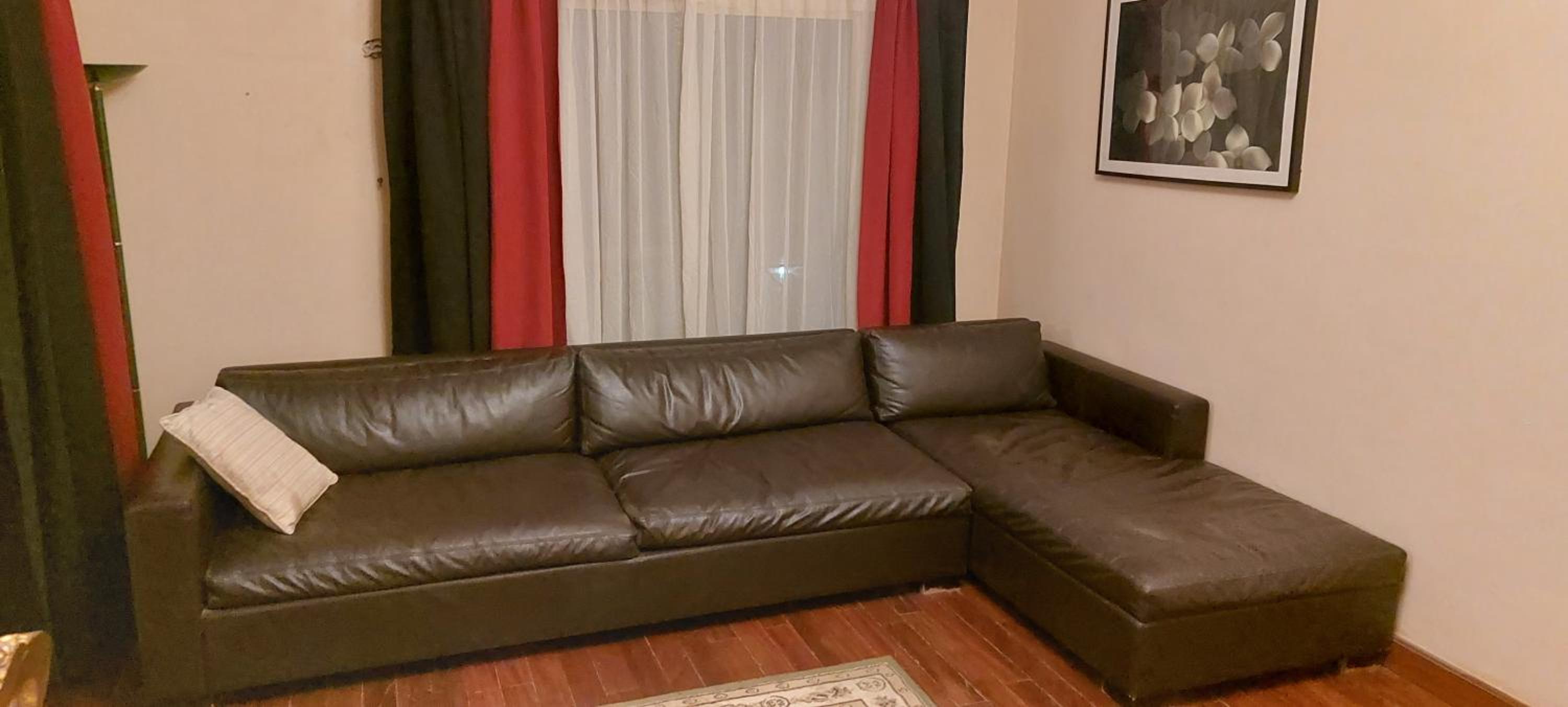 Spacious cheerful apartment