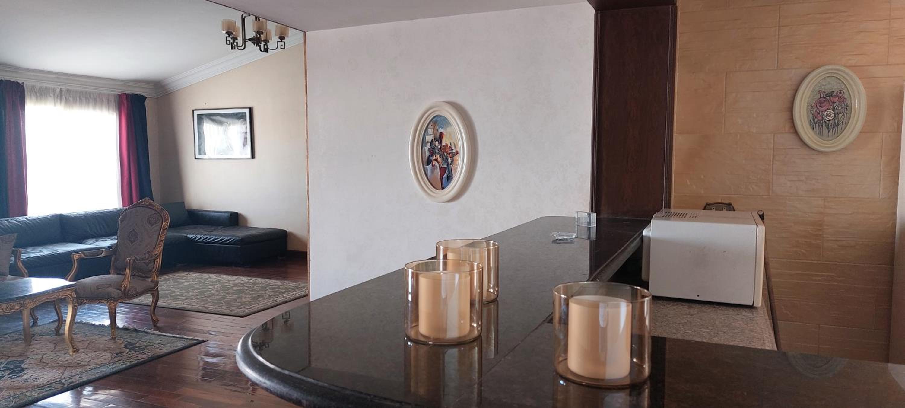 Spacious cheerful apartment