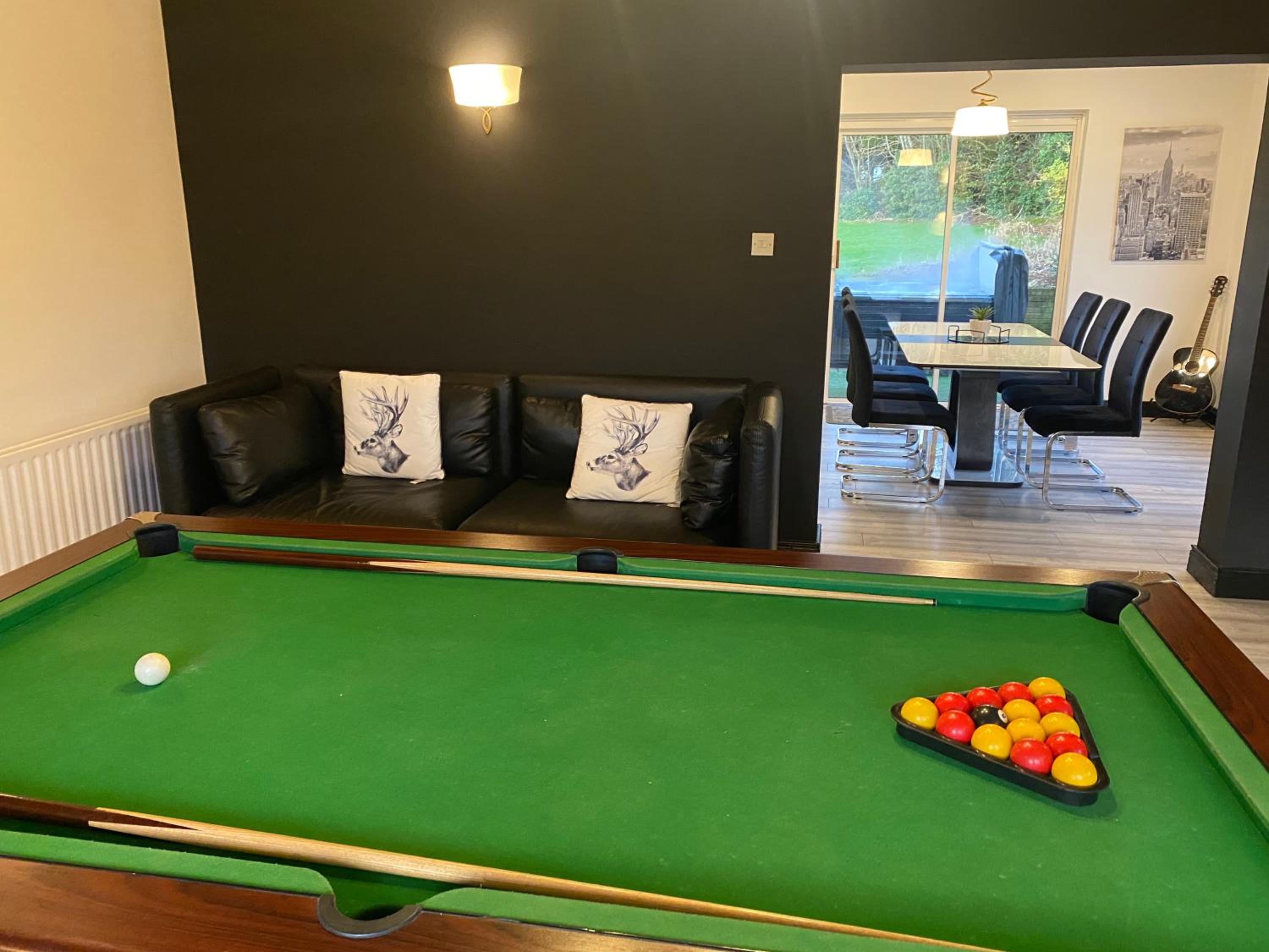 Luxury Manor, Private, Double Garage, Hot tub, Wifi view 2